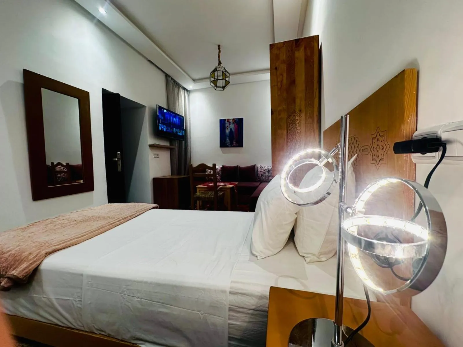 Property building, Bed in Riad hotel Cecil