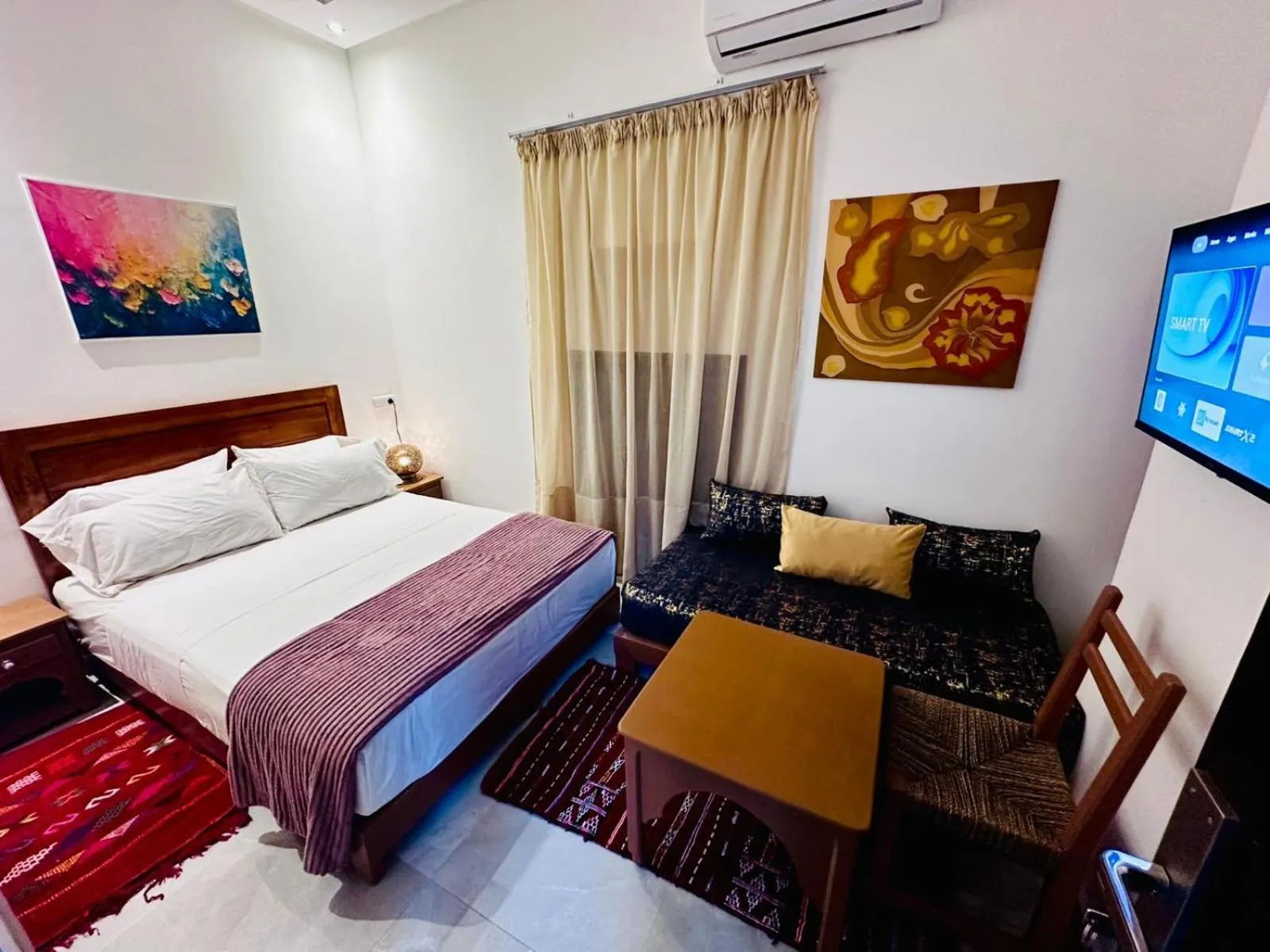 Property building, Bed in Riad hotel Cecil