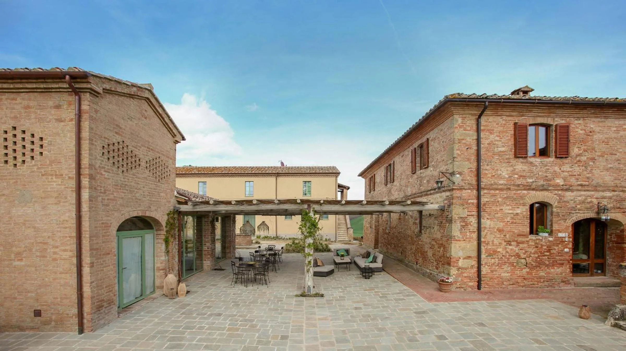 Property building in Tenuta d'Arbia, Siena