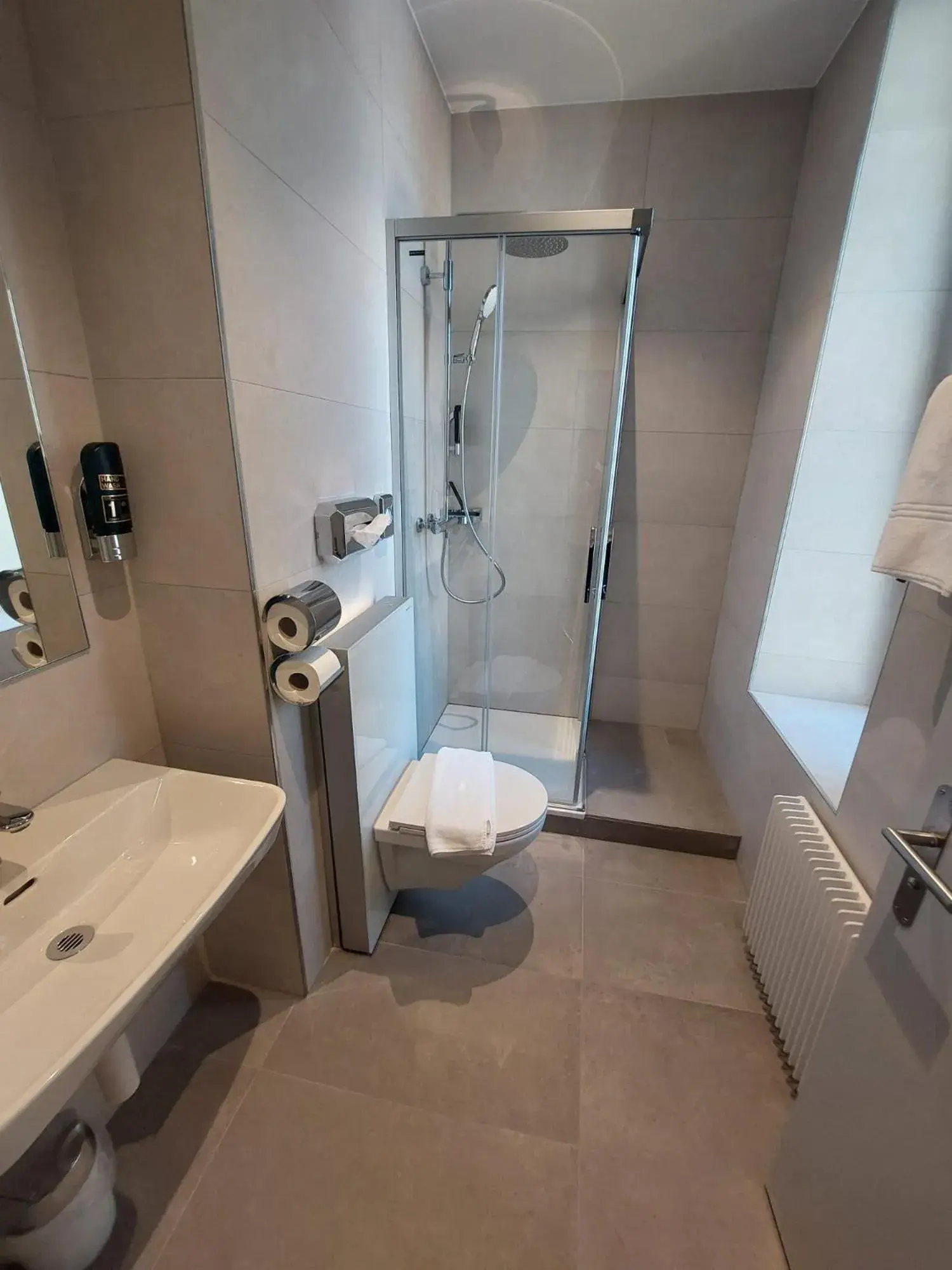 Standard Double or Twin Room in Hotel Post Glarnerhof Standard Double or Twin Room in Hotel Post Glarnerhof