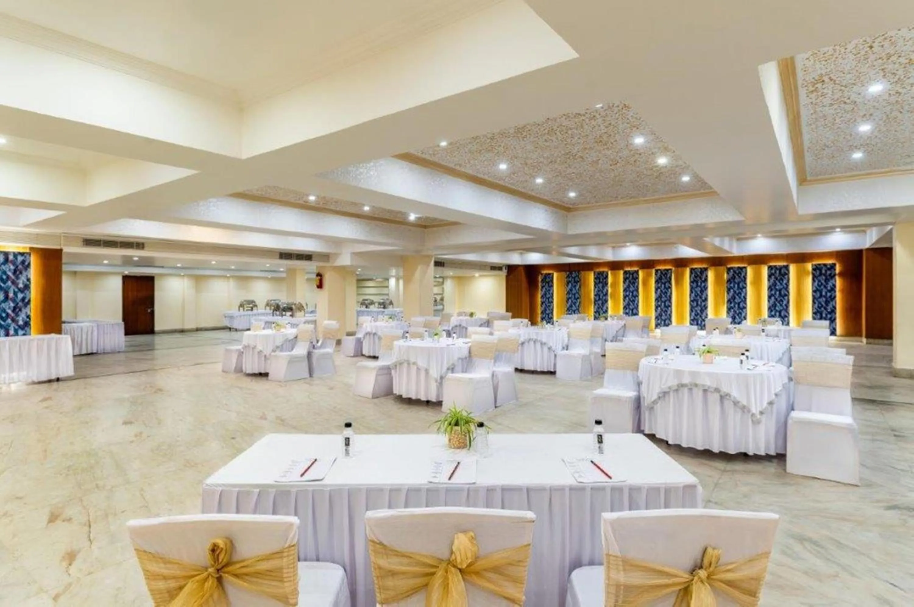 Banquet/Function facilities in Golden Tulip Udaipur