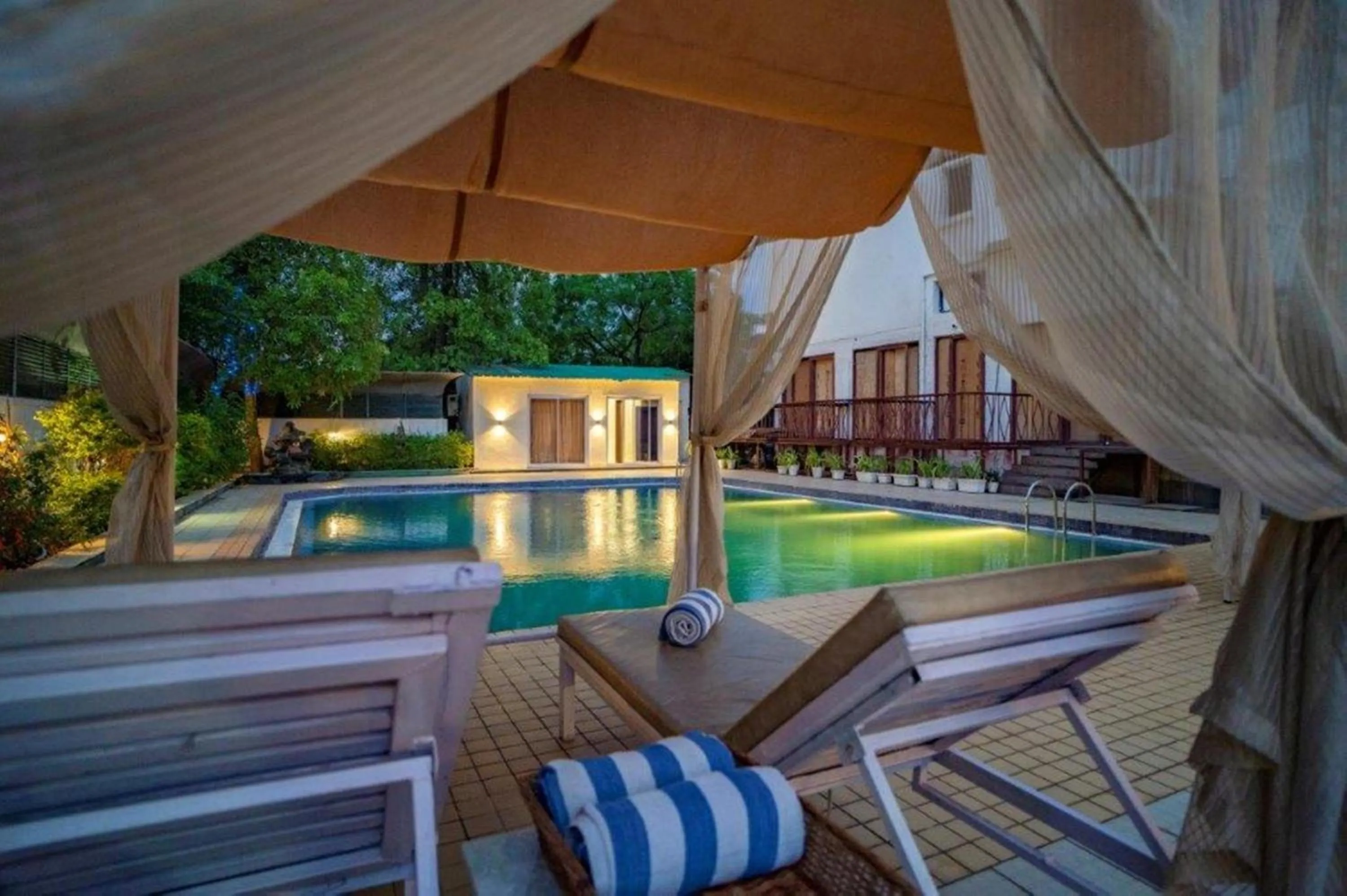 Swimming pool in Golden Tulip Udaipur