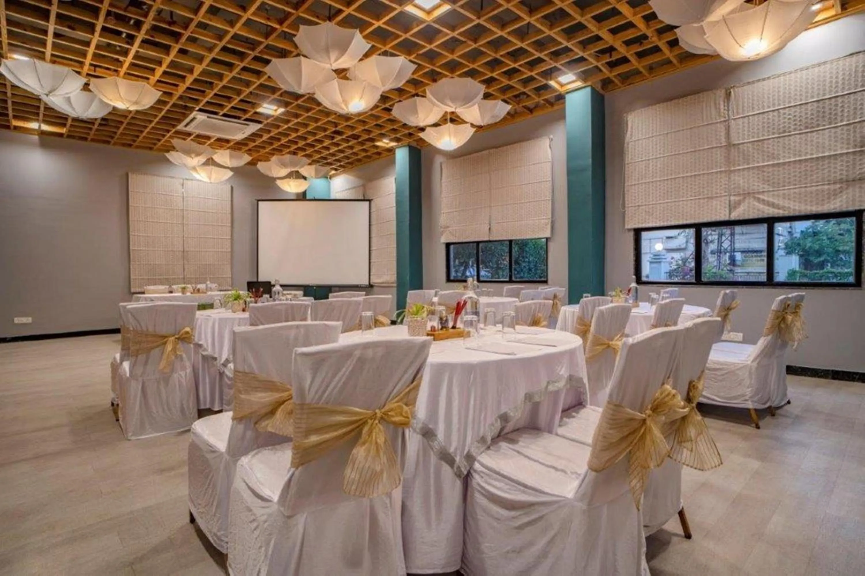 Banquet/Function facilities in Golden Tulip Udaipur