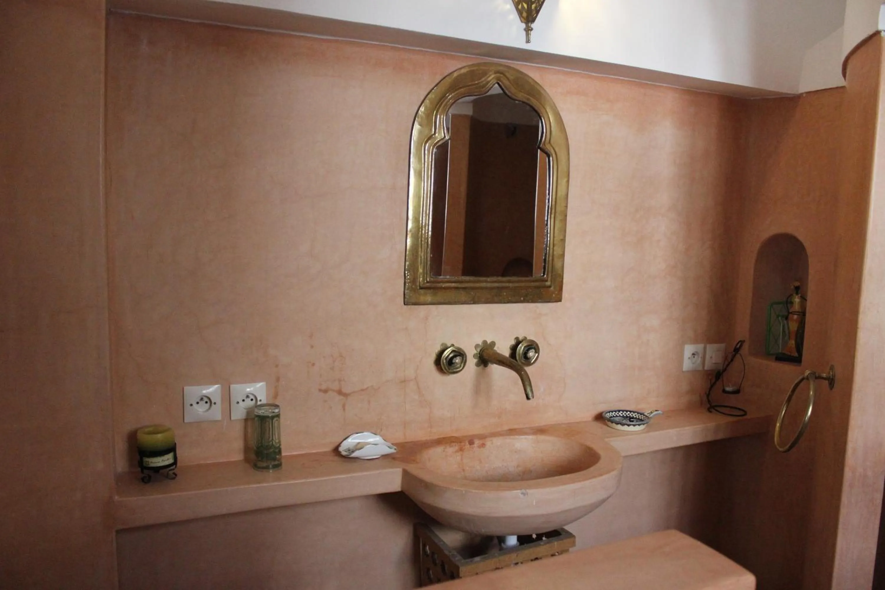 Shower in Riad Jnan El Cadi