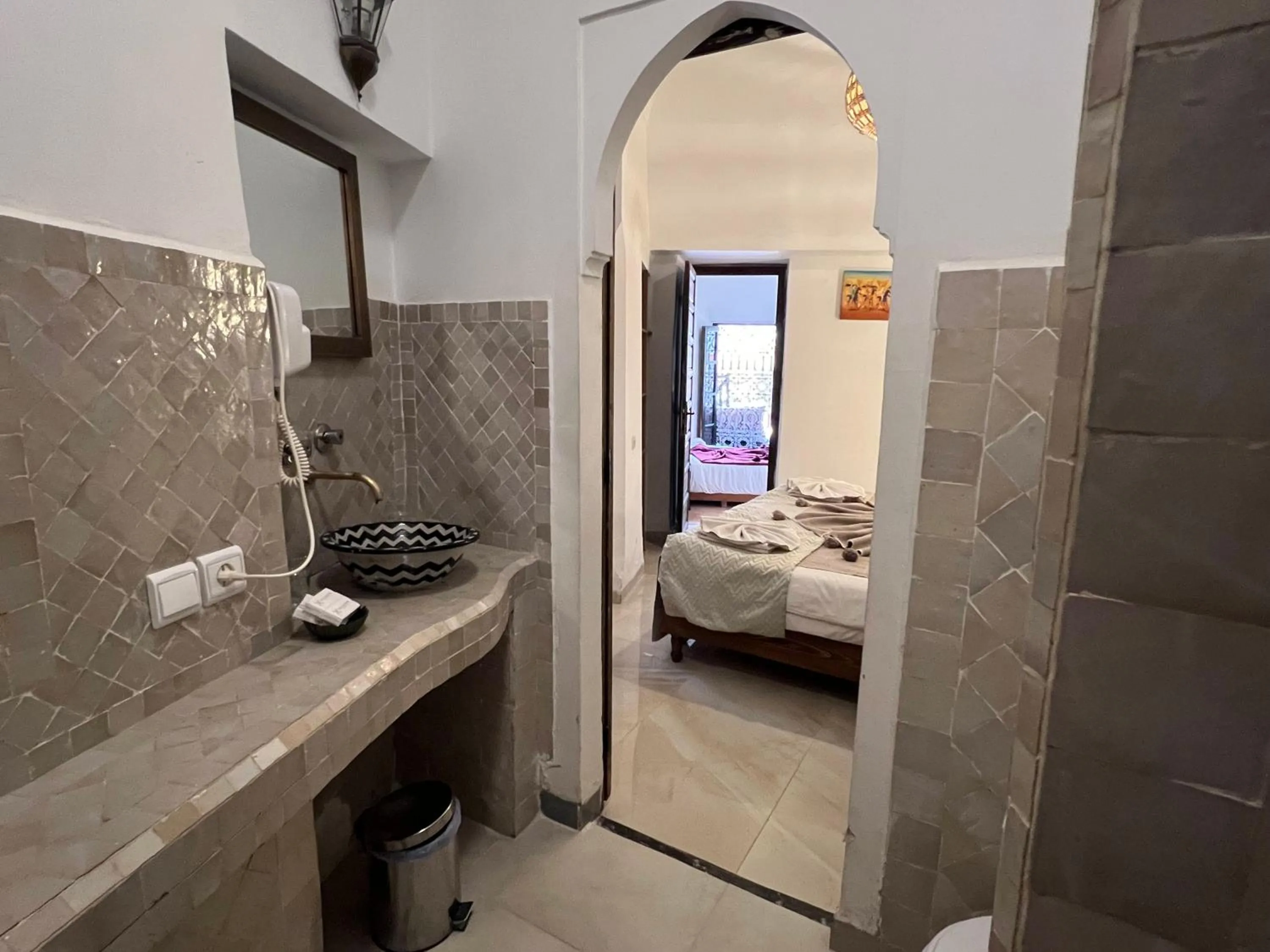 Bathroom, Bed in Riad Jnan El Cadi