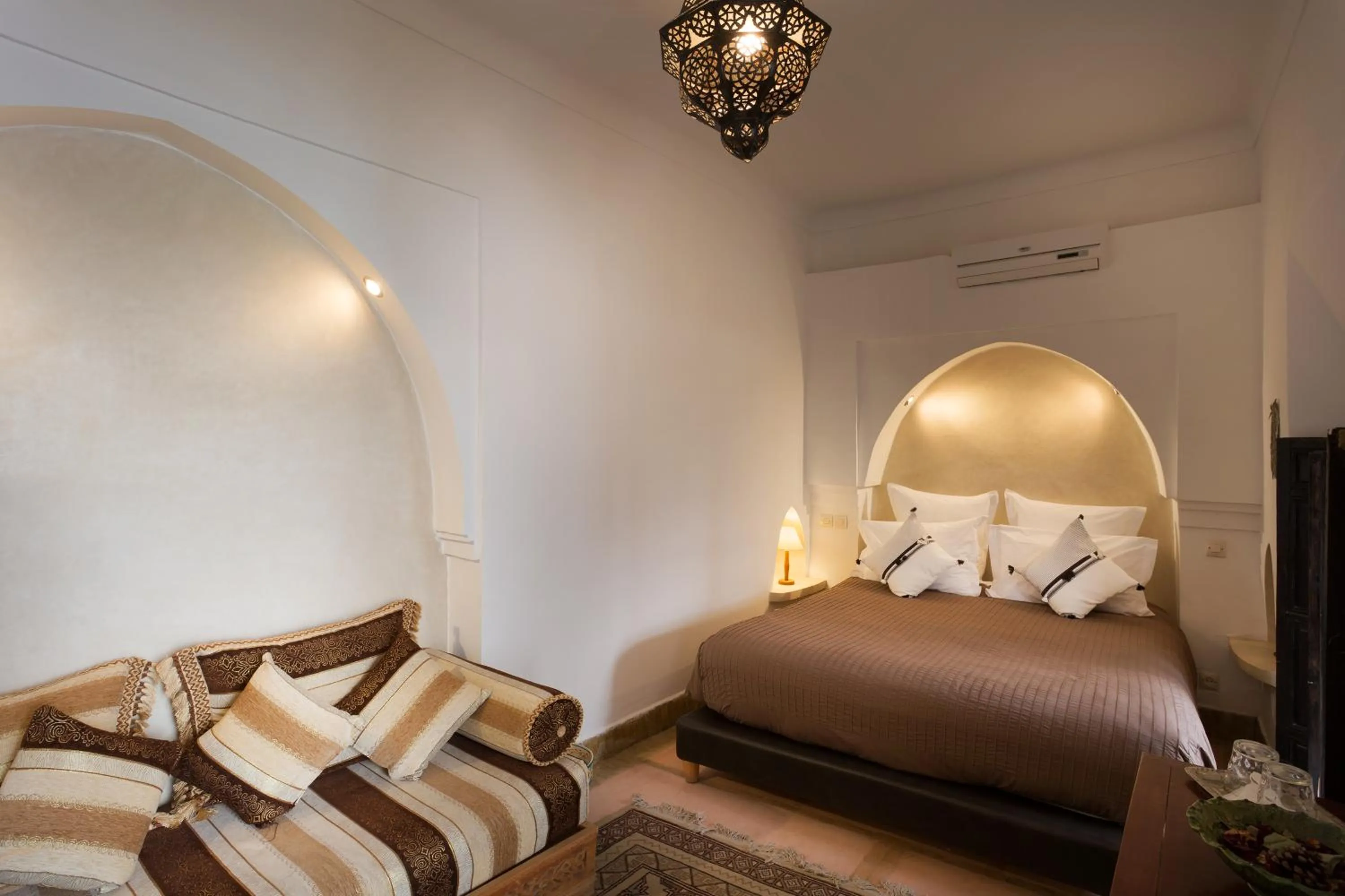Bed in Riad Jnan El Cadi