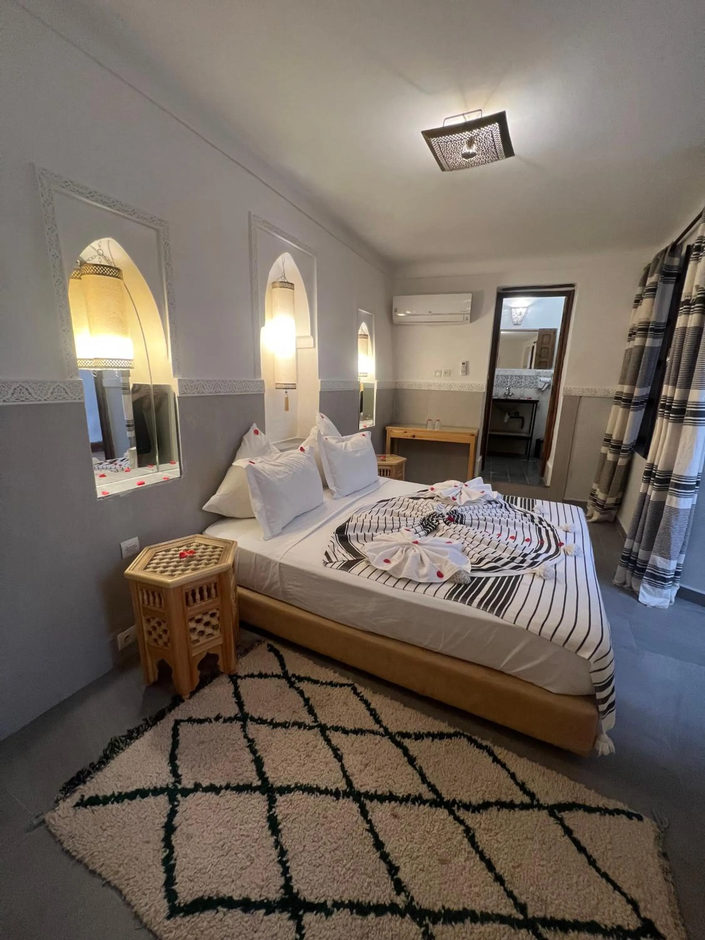 Bedroom, Bed in Riad Jnan El Cadi