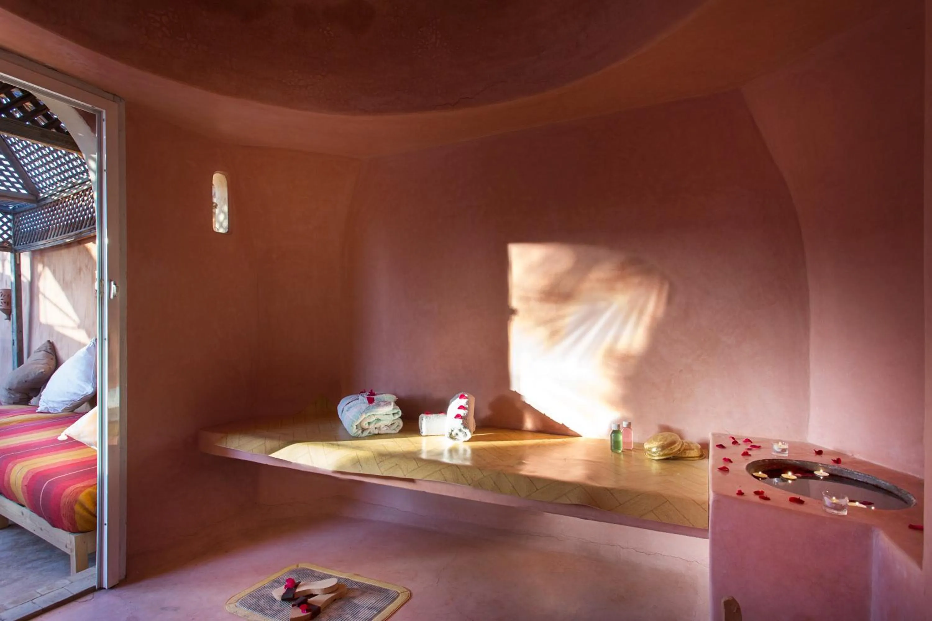 Steam room, Bed in Riad Jnan El Cadi
