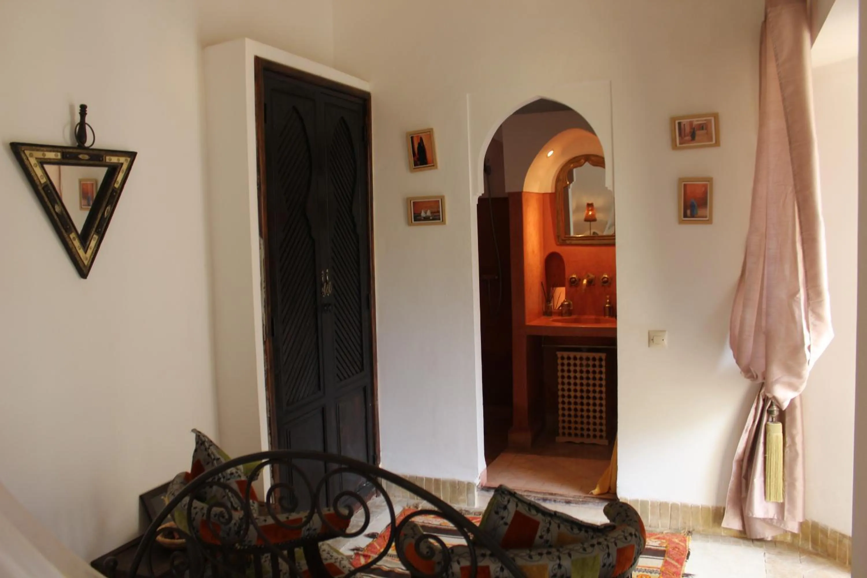 Bathroom, Bed in Riad Jnan El Cadi