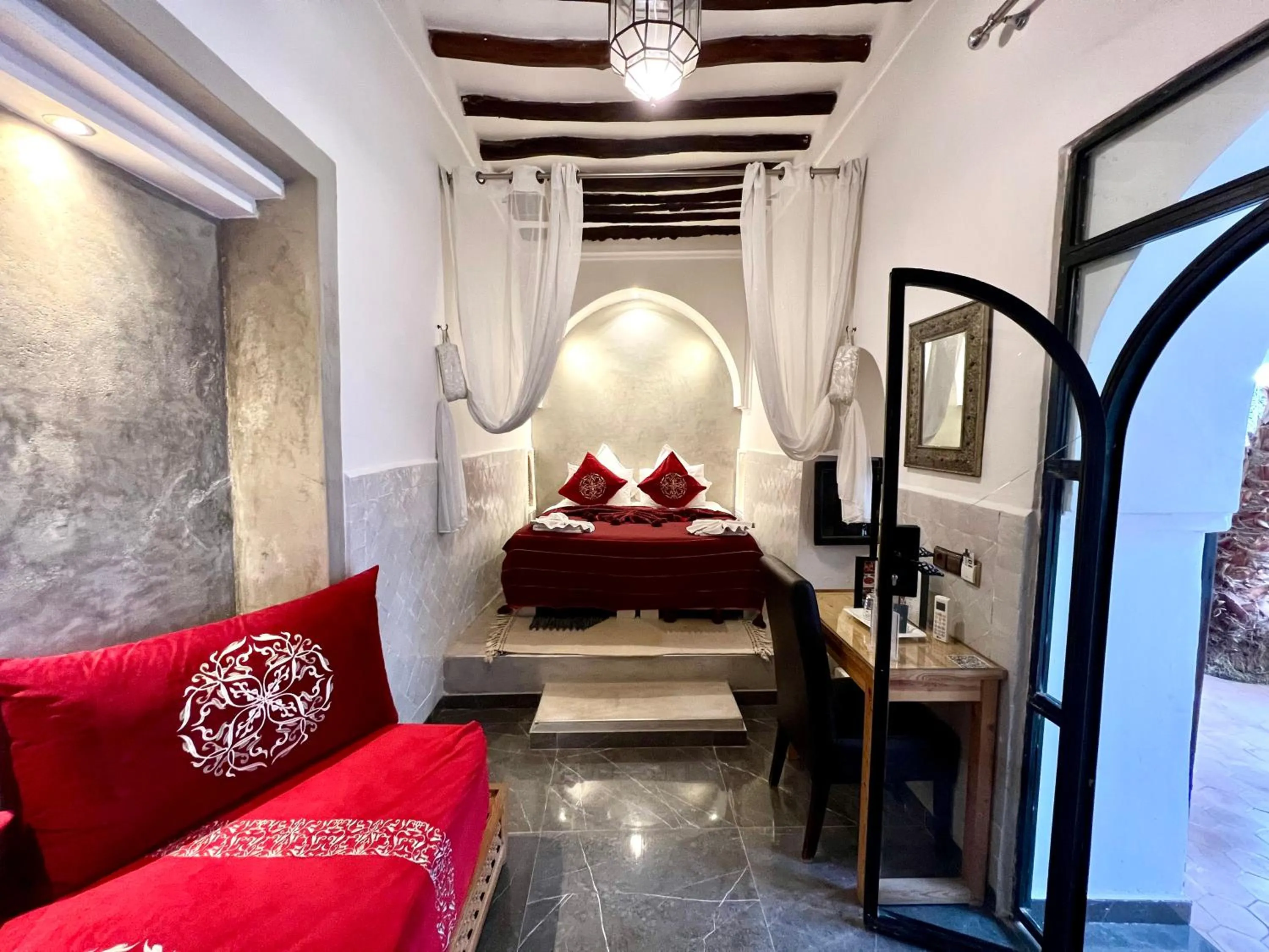 Bedroom, Bed in Riad Jnan El Cadi