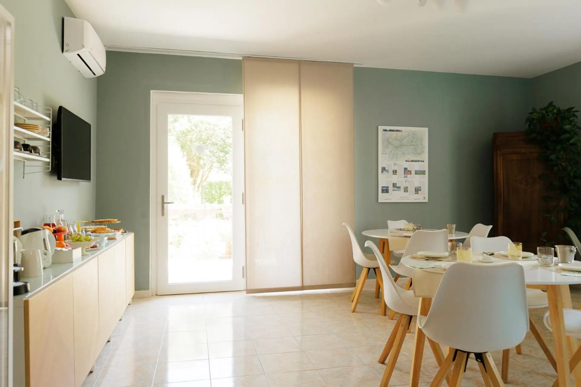 Communal lounge/ TV room in Bed & Breakfast L'Albero Maestro