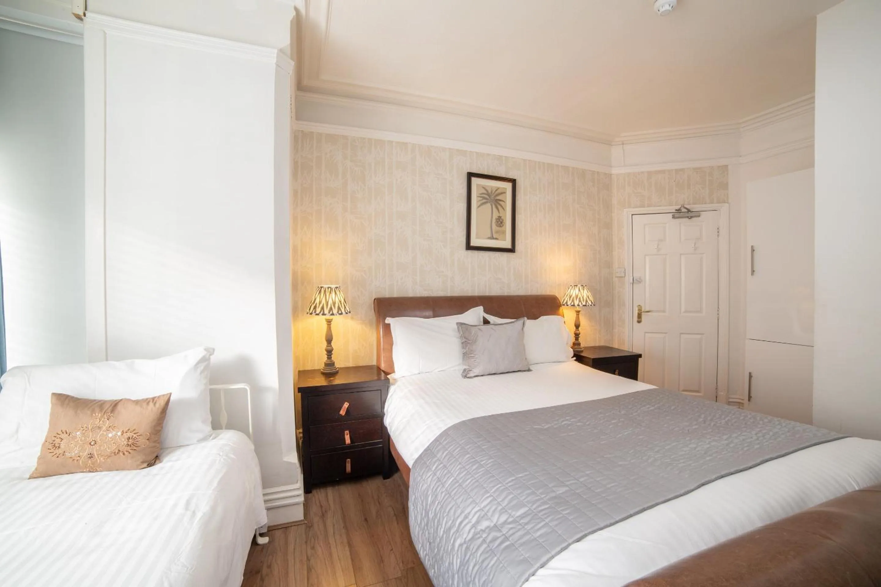 Bedroom, Bed in OYO Lonsdale Guest House