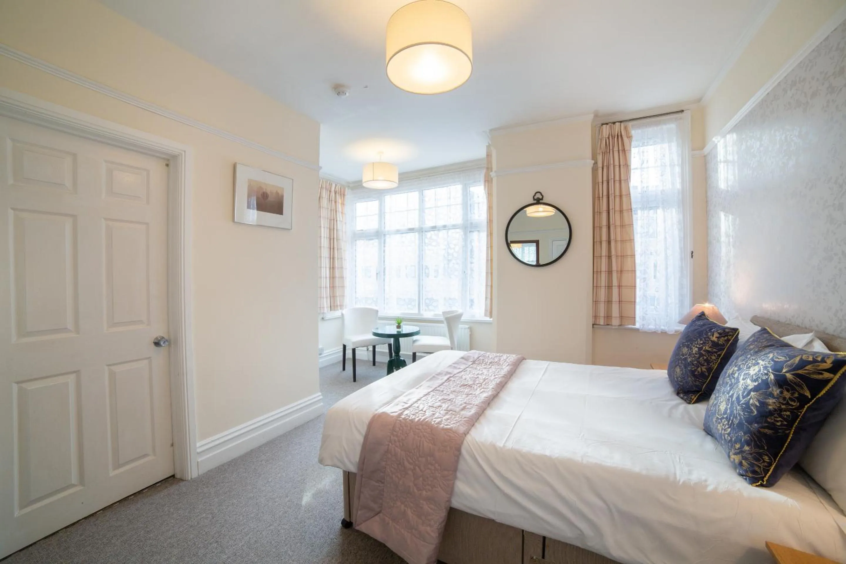 Bedroom, Bed in OYO Lonsdale Guest House