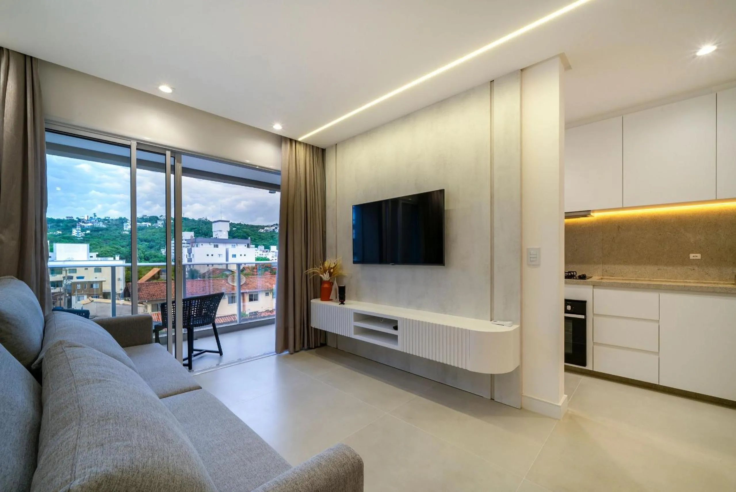 Barbados 302 - Apartamento com 2 suítes - 200 metros da praia de Bombas