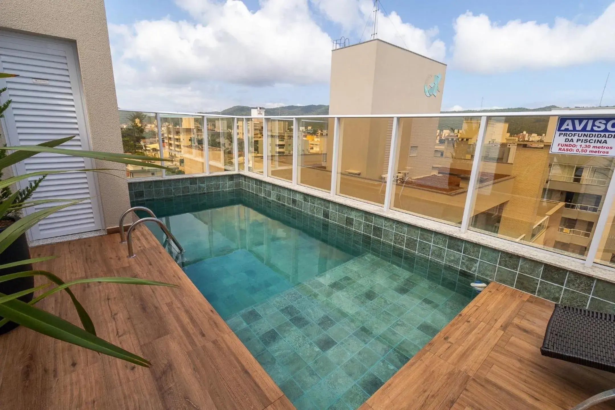 Barbados 302 - Apartamento com 2 suítes - 200 metros da praia de Bombas Barbados 302 - Apartamento com 2 suítes - 200 metros da praia de Bombas