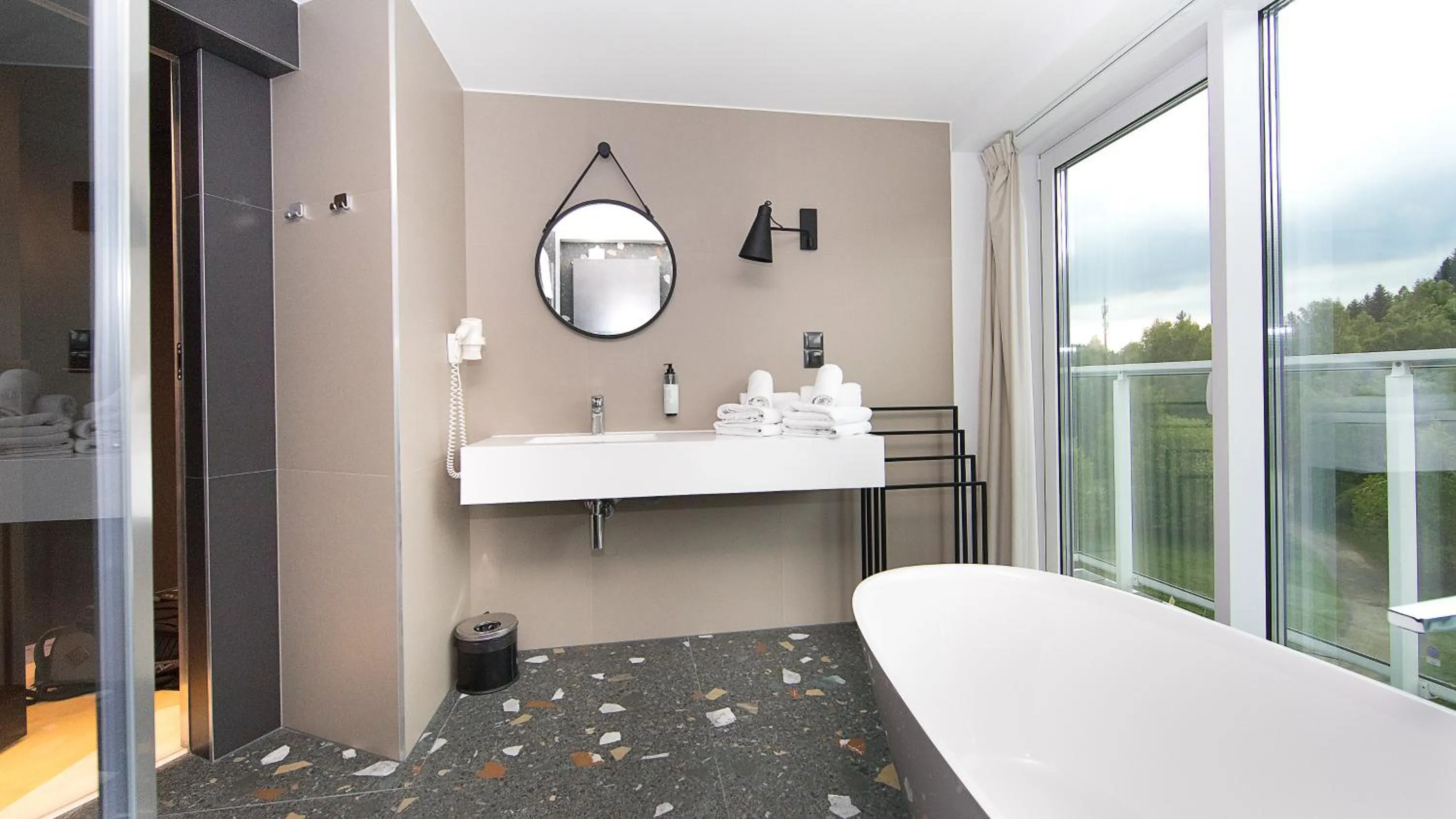 Bathroom, Bed in Aparthotel Biała Perła - Czarna Góra Resort, Sun & Snow
