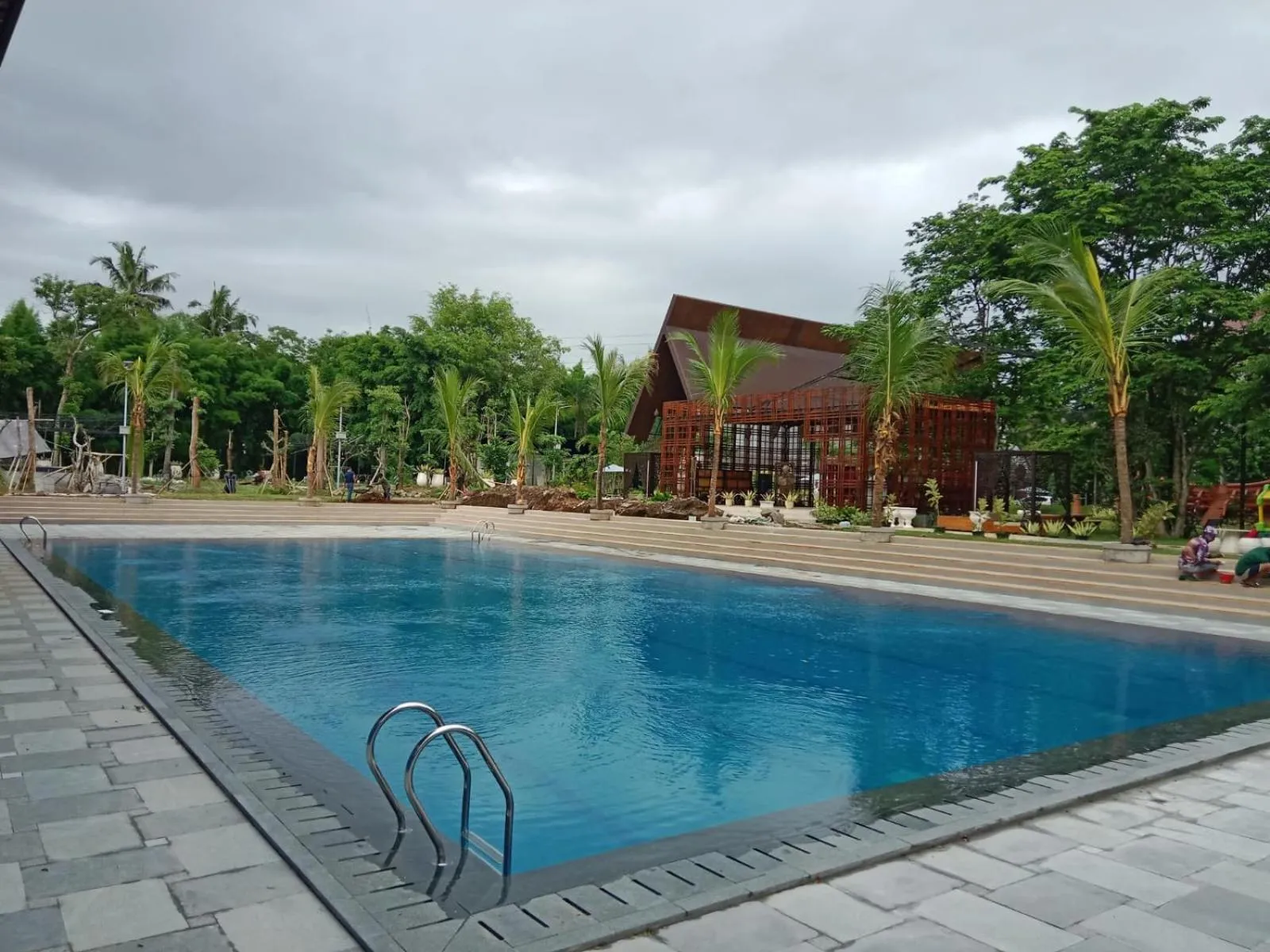 Swimming pool in Wyndham Garden Yogyakarta Hotel Conference & Action Park