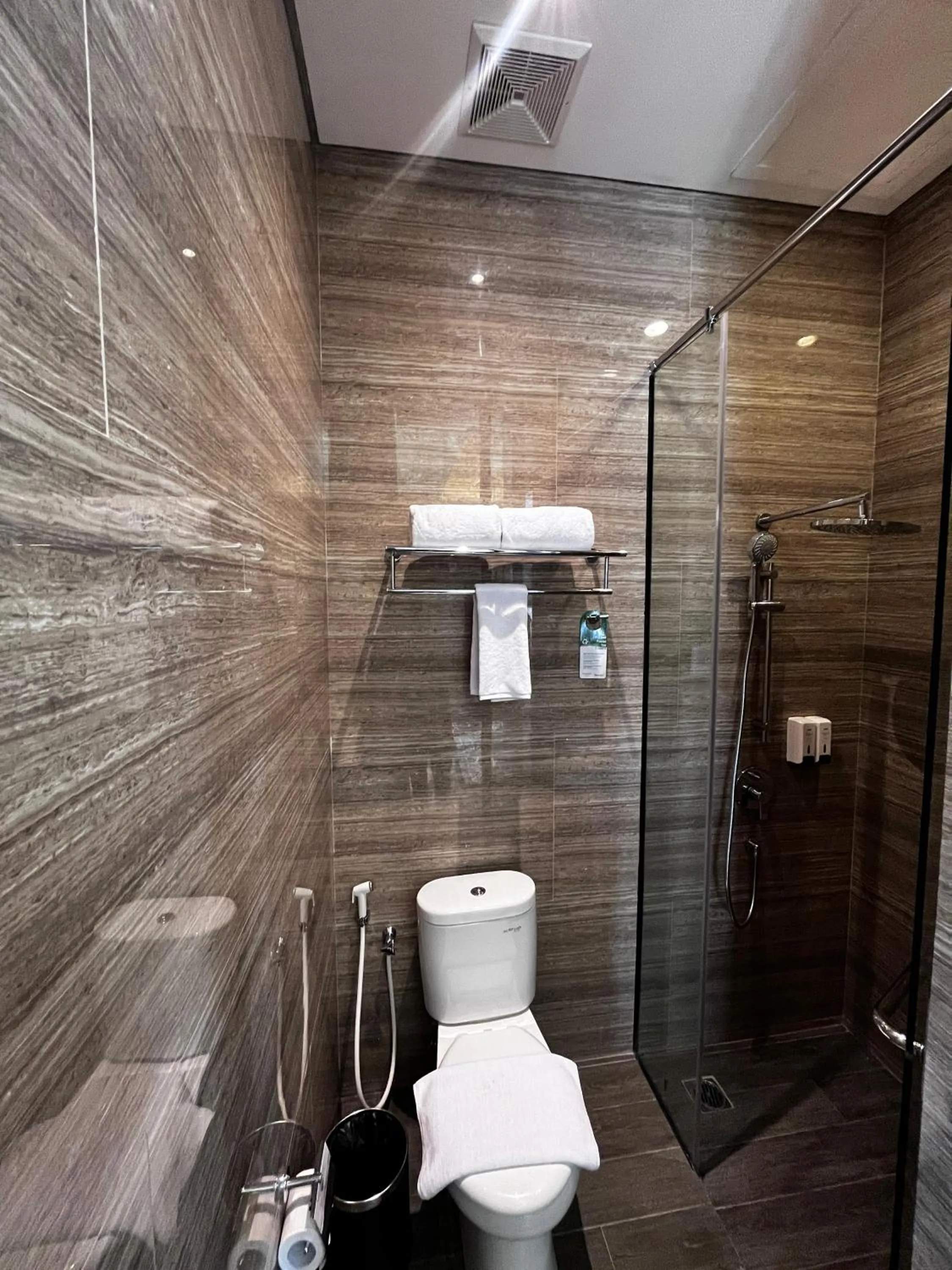 Shower in Wyndham Garden Yogyakarta Hotel Conference & Action Park