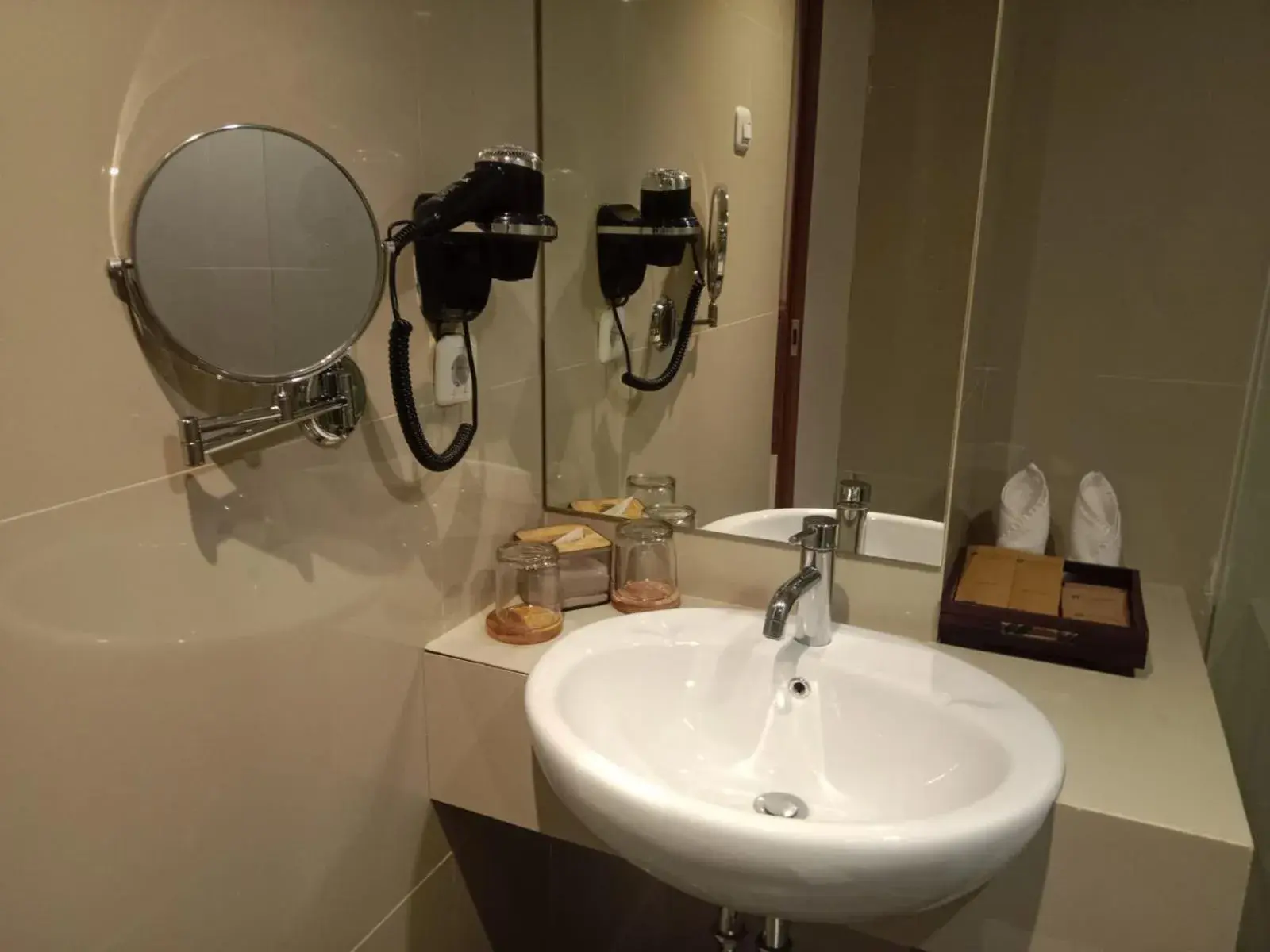 Bathroom in Wyndham Garden Yogyakarta Hotel Conference & Action Park Bathroom in Wyndham Garden Yogyakarta Hotel Conference & Action Park