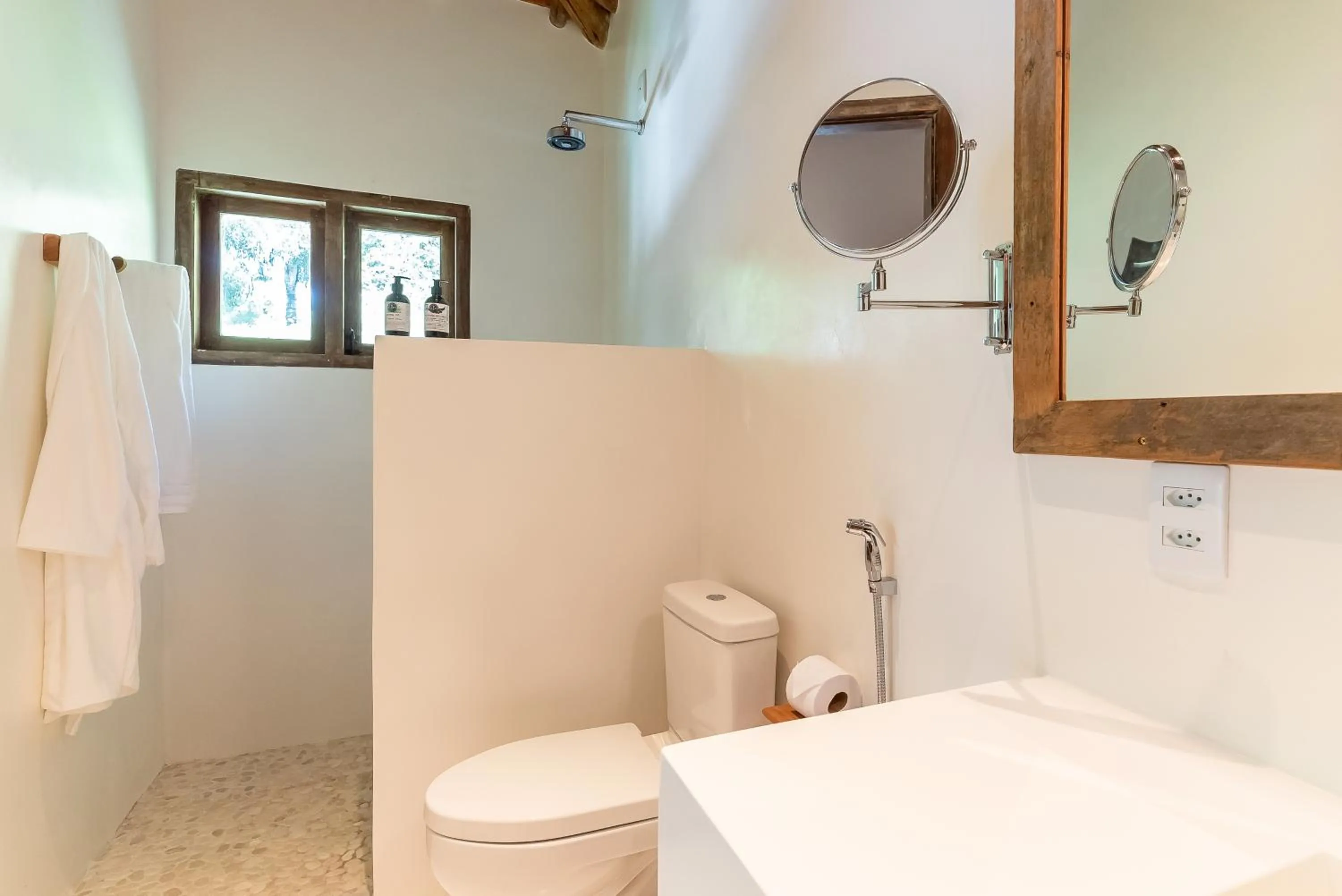 Shower in Hotel Vila São João