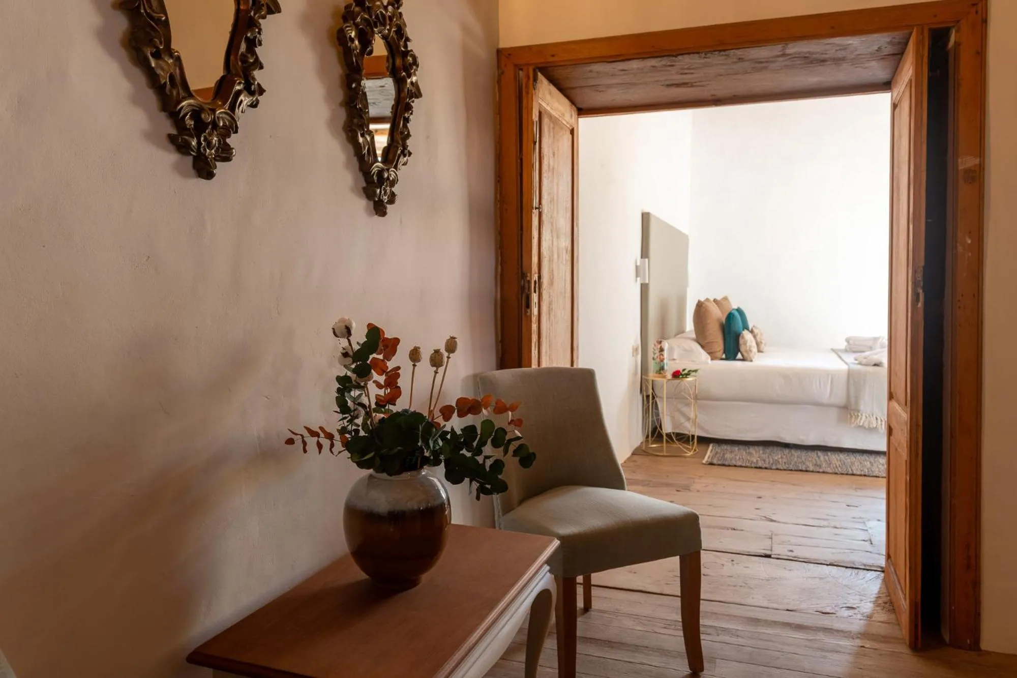 Living room, Bed in La Casa de La Camelia