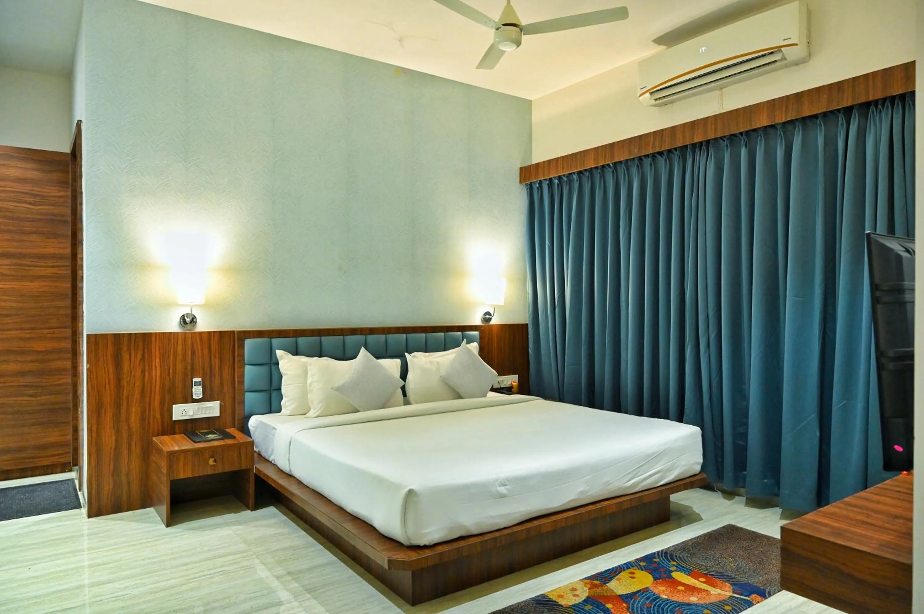Photo of the whole room, Bed in The One Hotel Nashik
