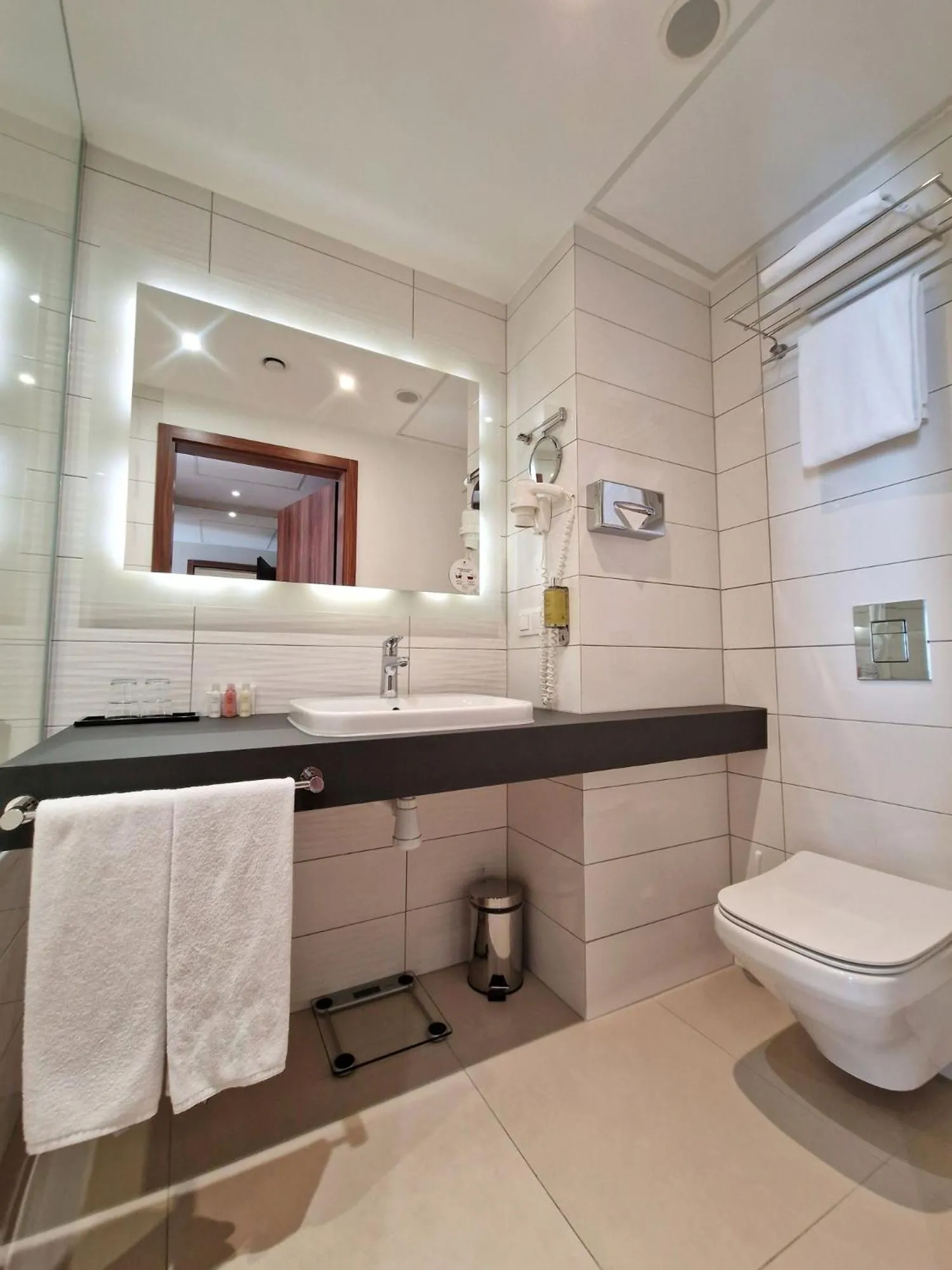 Bathroom in Warsaw Plaza Hotel