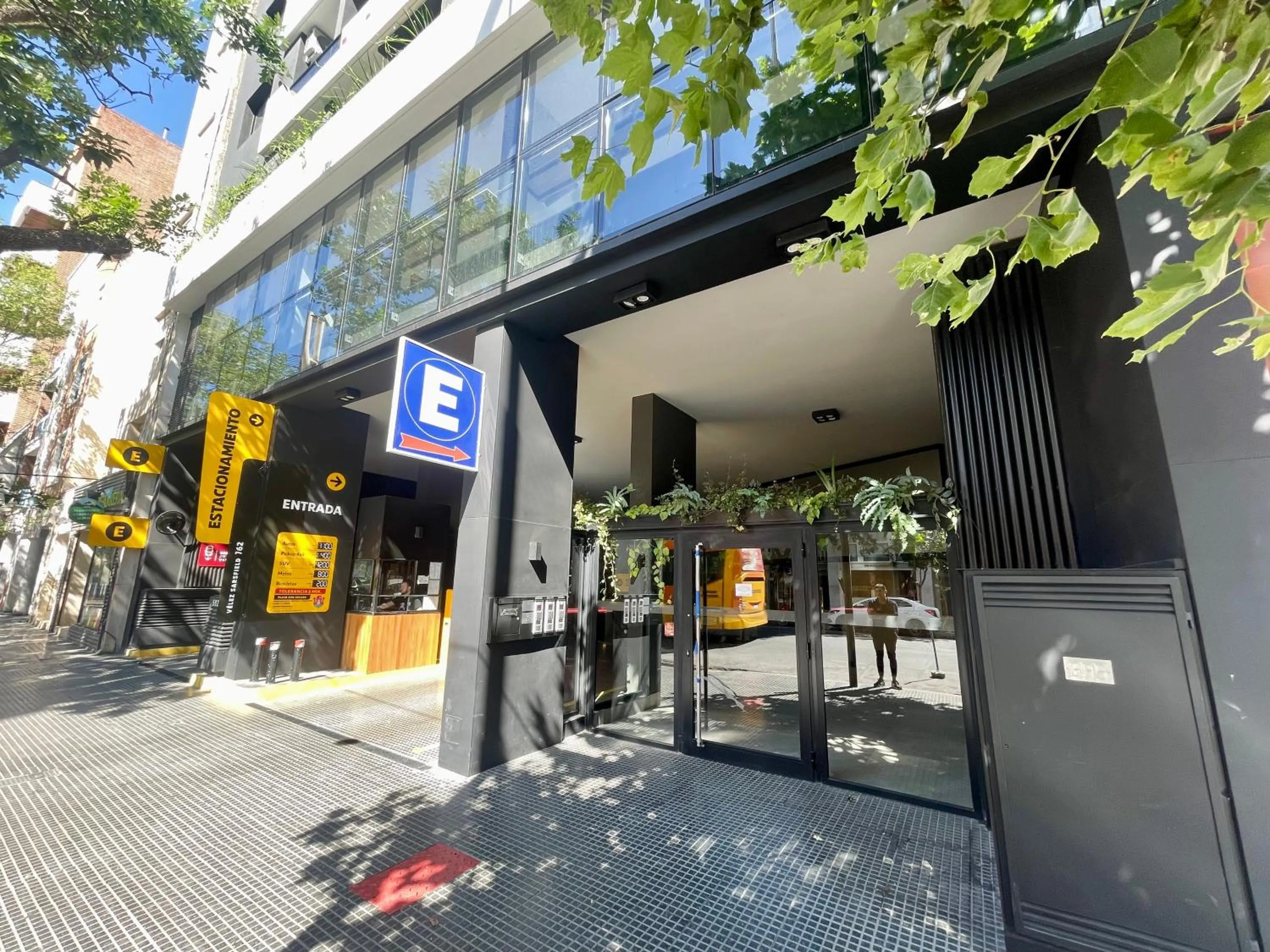 Property building in Rent a Flat Nueva Cordoba
