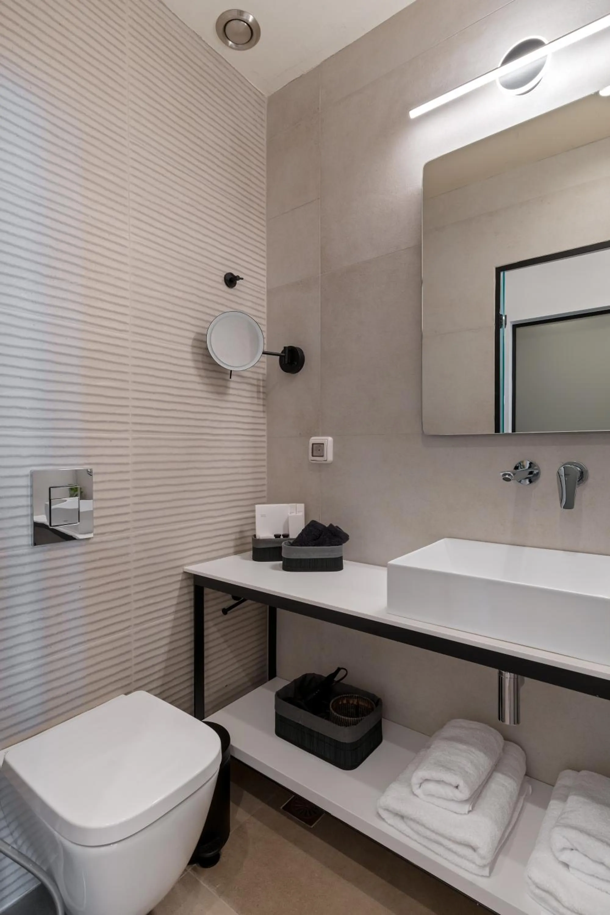 Toilet in YeeOn Boutique Hotel, Gythio - Historic Hotels of Europe