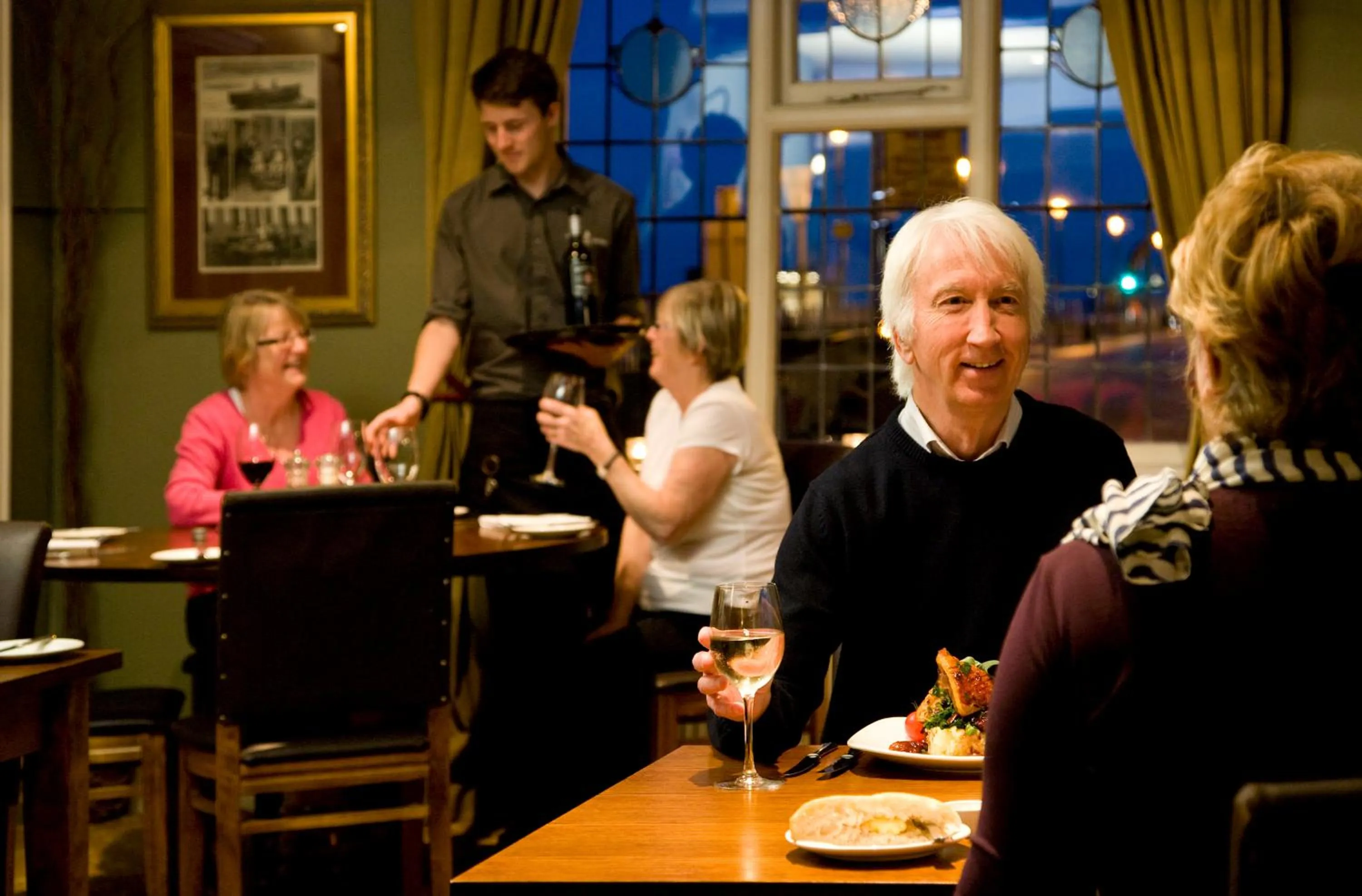 Restaurant/places to eat in Royal Hotel