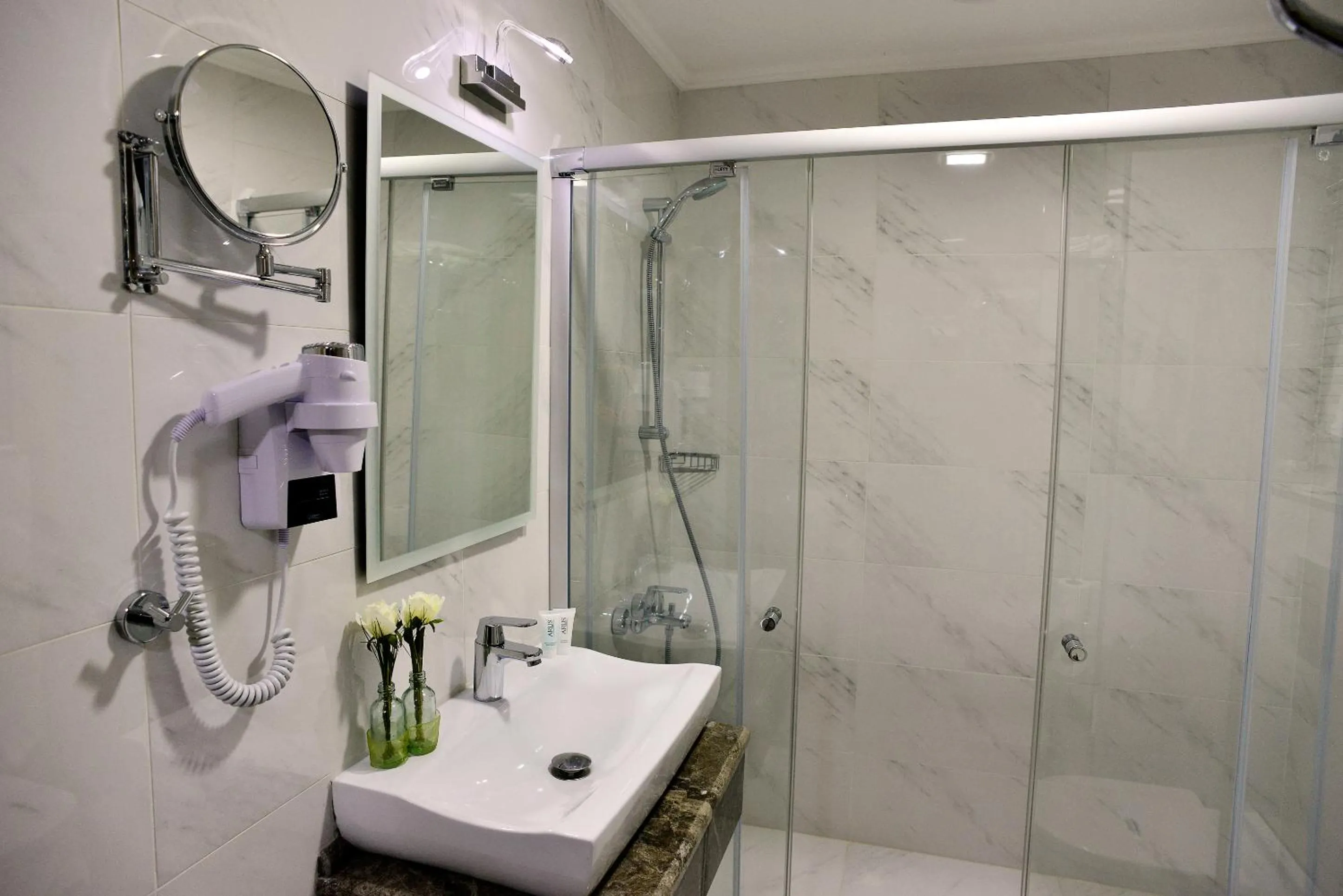 Shower in Arus Hotel