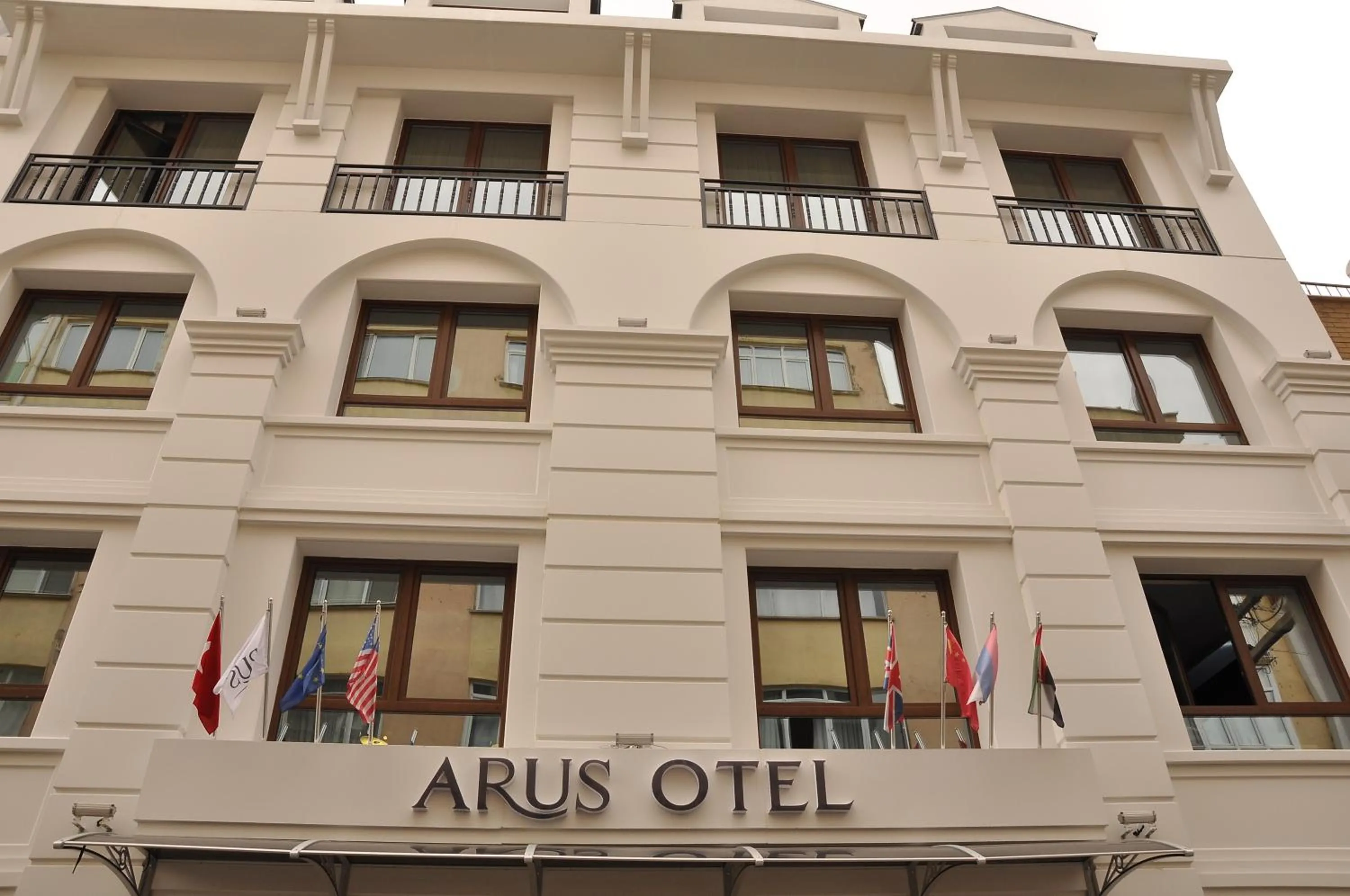 Facade/entrance in Arus Hotel