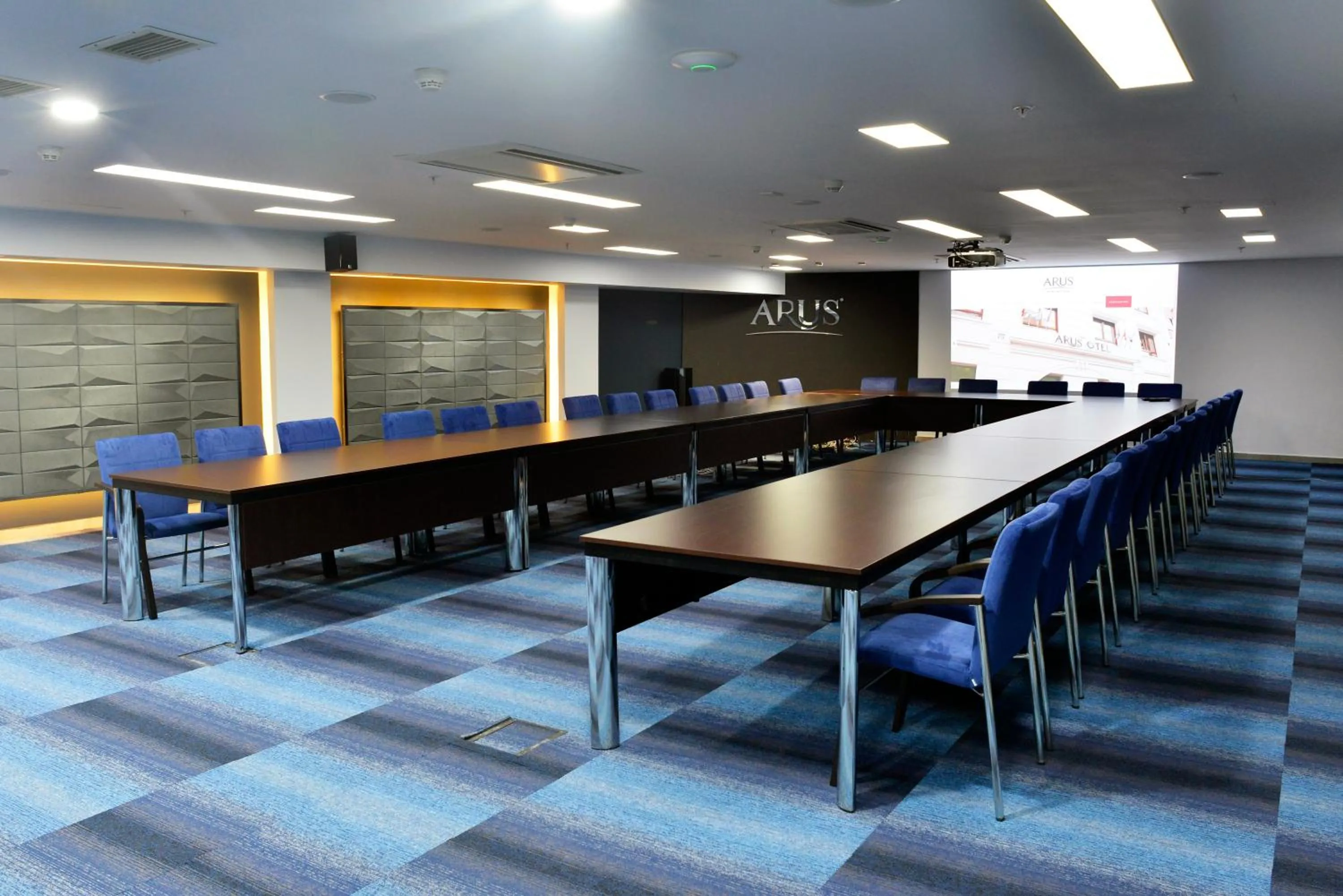 Business facilities in Arus Hotel