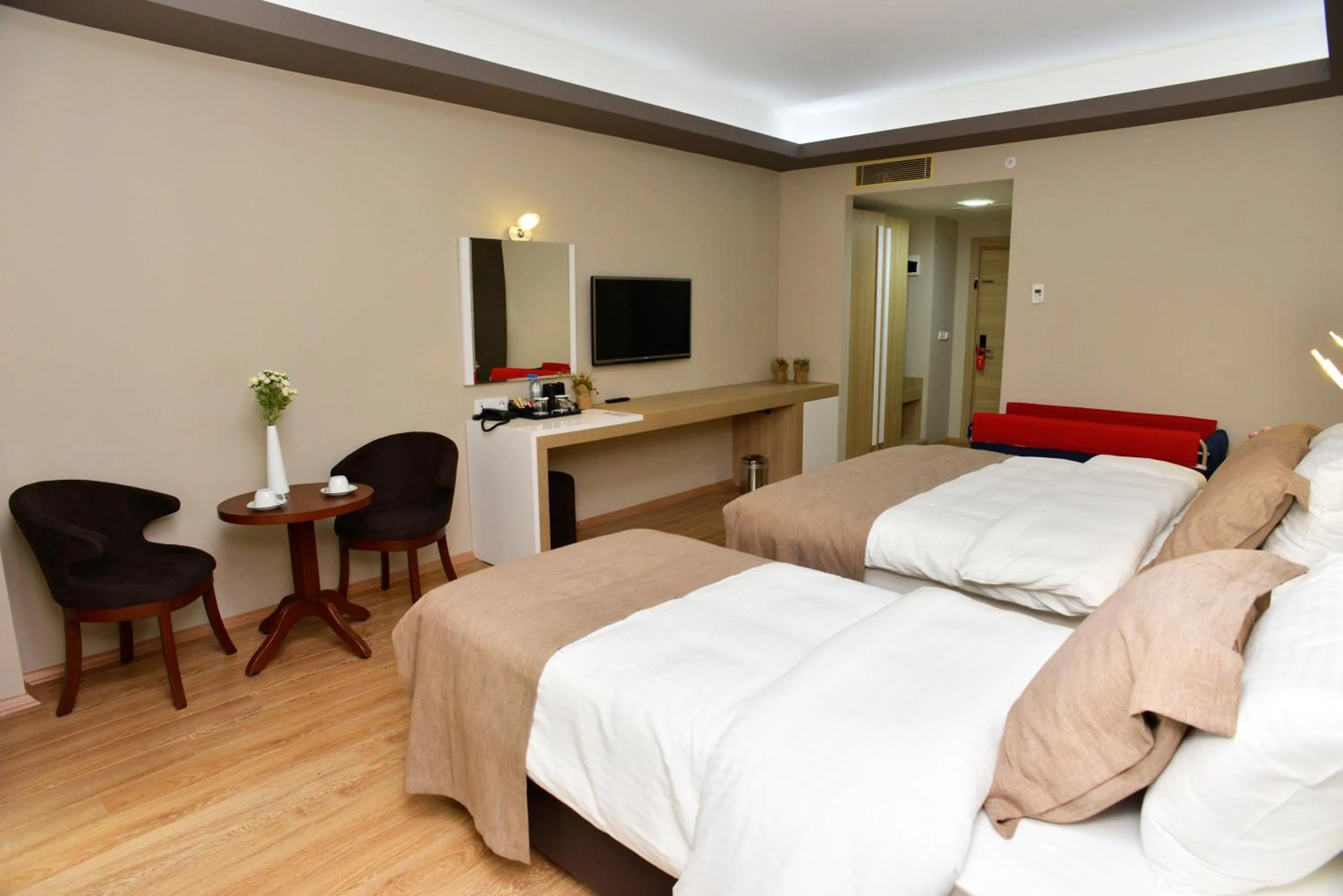 Photo of the whole room, Bed in Arus Hotel