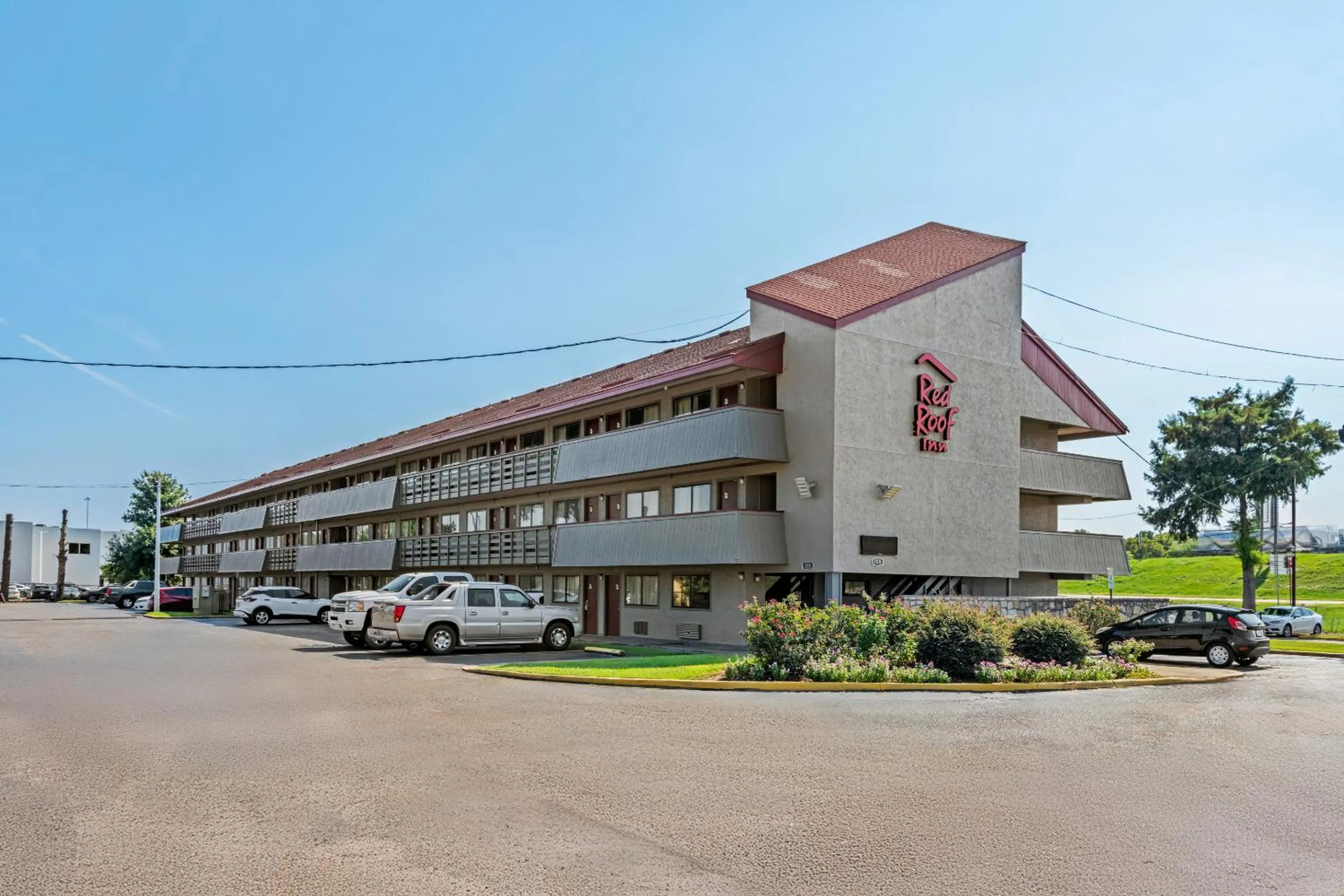 Property building in Red Roof Inn Jackson Downtown - Fairgrounds