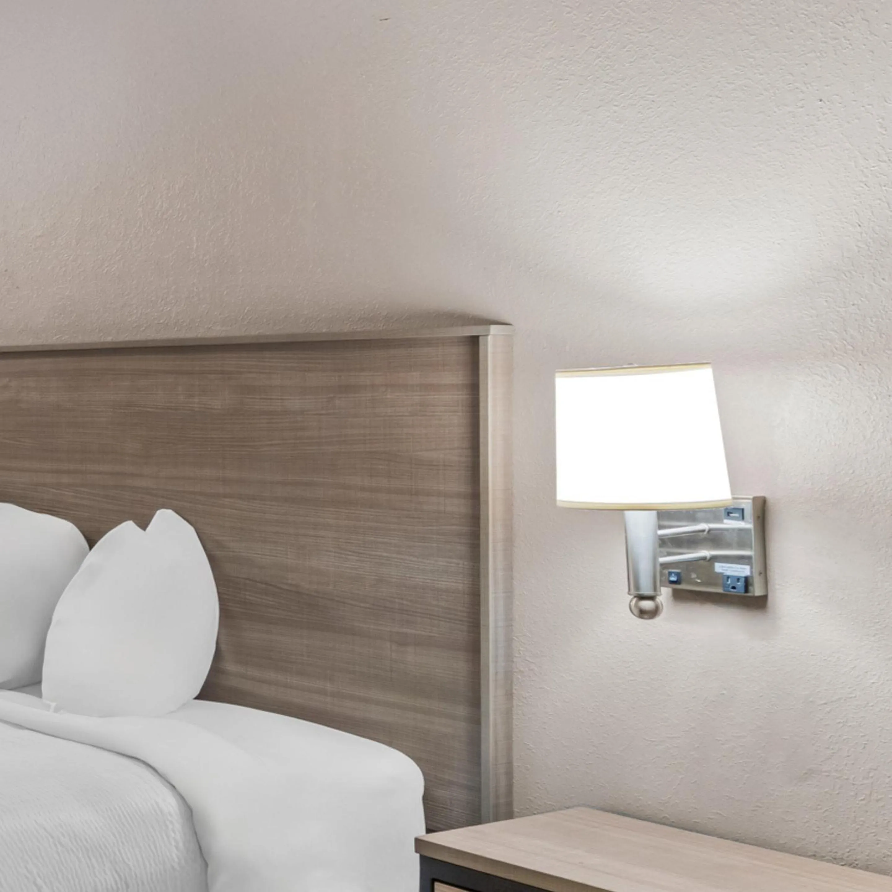 Photo of the whole room, Bed in Red Roof Inn Jackson Downtown - Fairgrounds