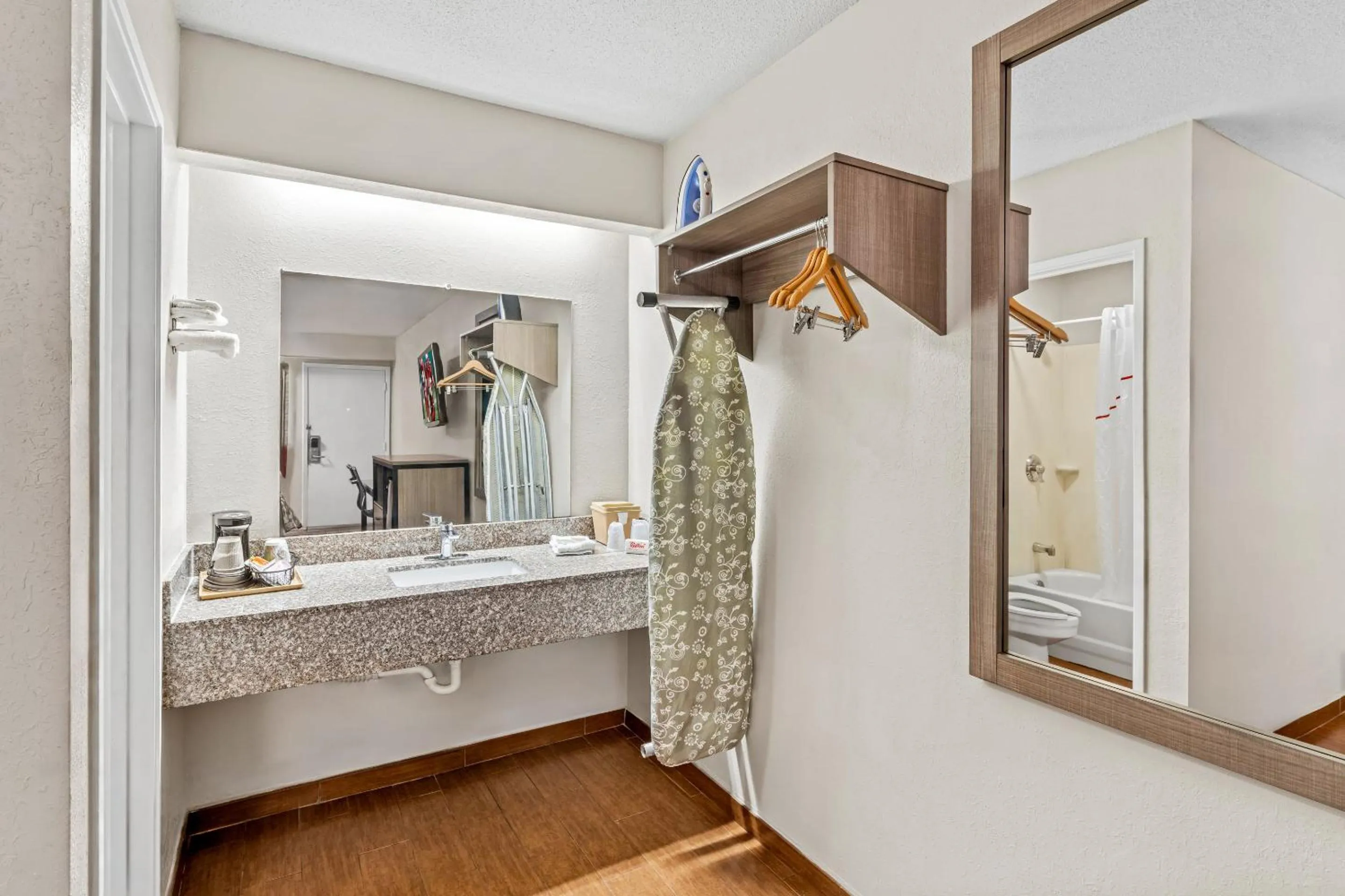Bathroom in Red Roof Inn Jackson Downtown - Fairgrounds