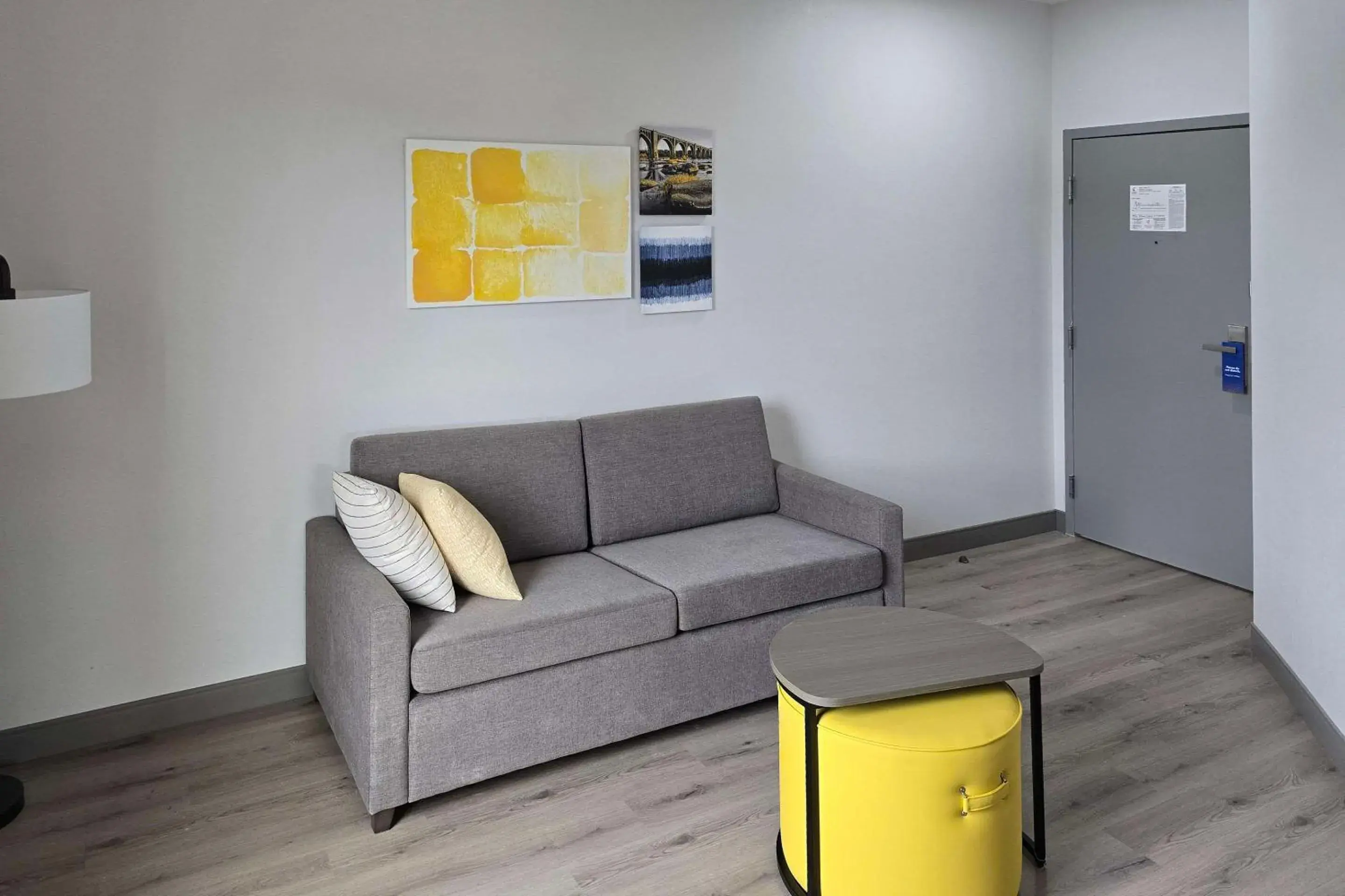 Bedroom in Comfort Inn & Suites Bedroom in Comfort Inn & Suites