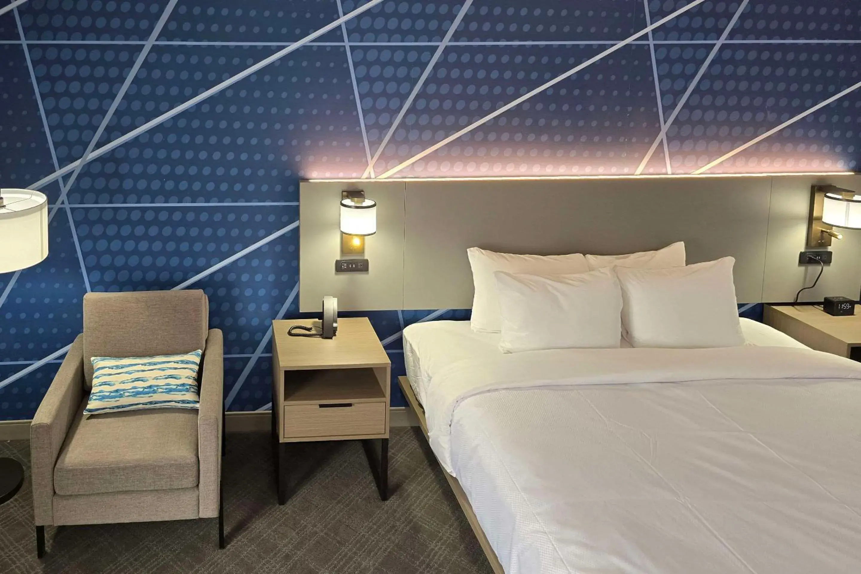 Bedroom, Bed in Comfort Inn & Suites Bedroom, Bed in Comfort Inn & Suites