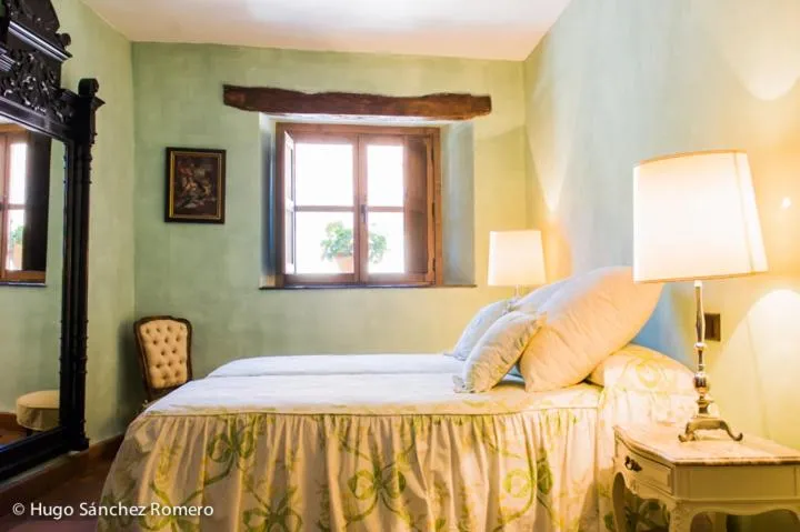 Photo of the whole room, Bed in La Casa de San Gil