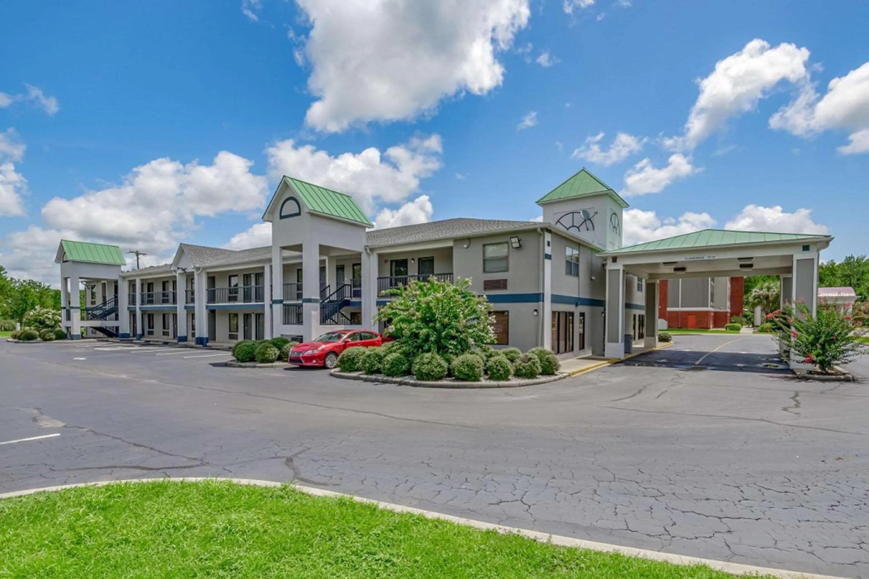 Property building in Quality Inn Quincy - Tallahassee West