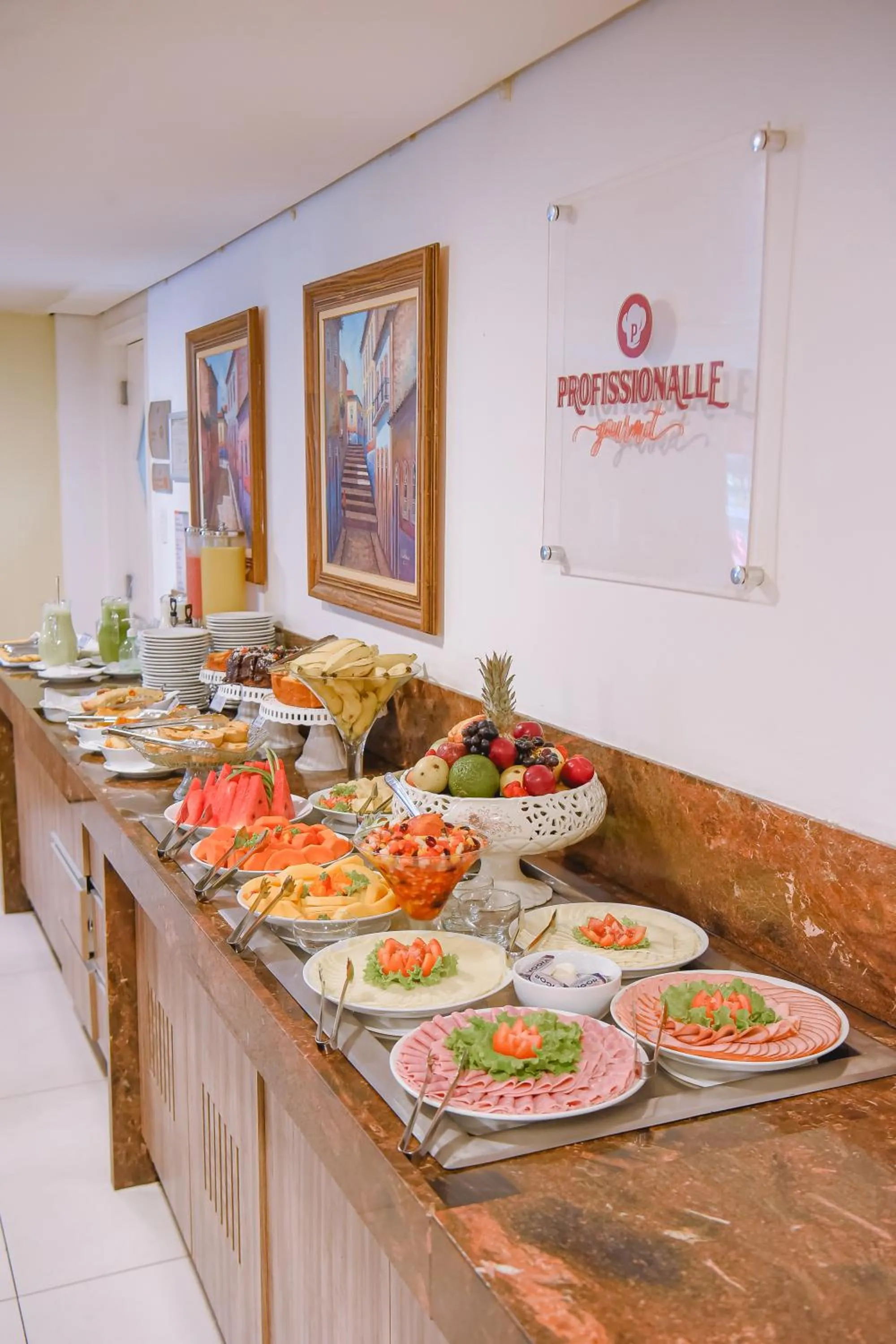 Restaurant/places to eat in Profissionalle Hotel São Luís