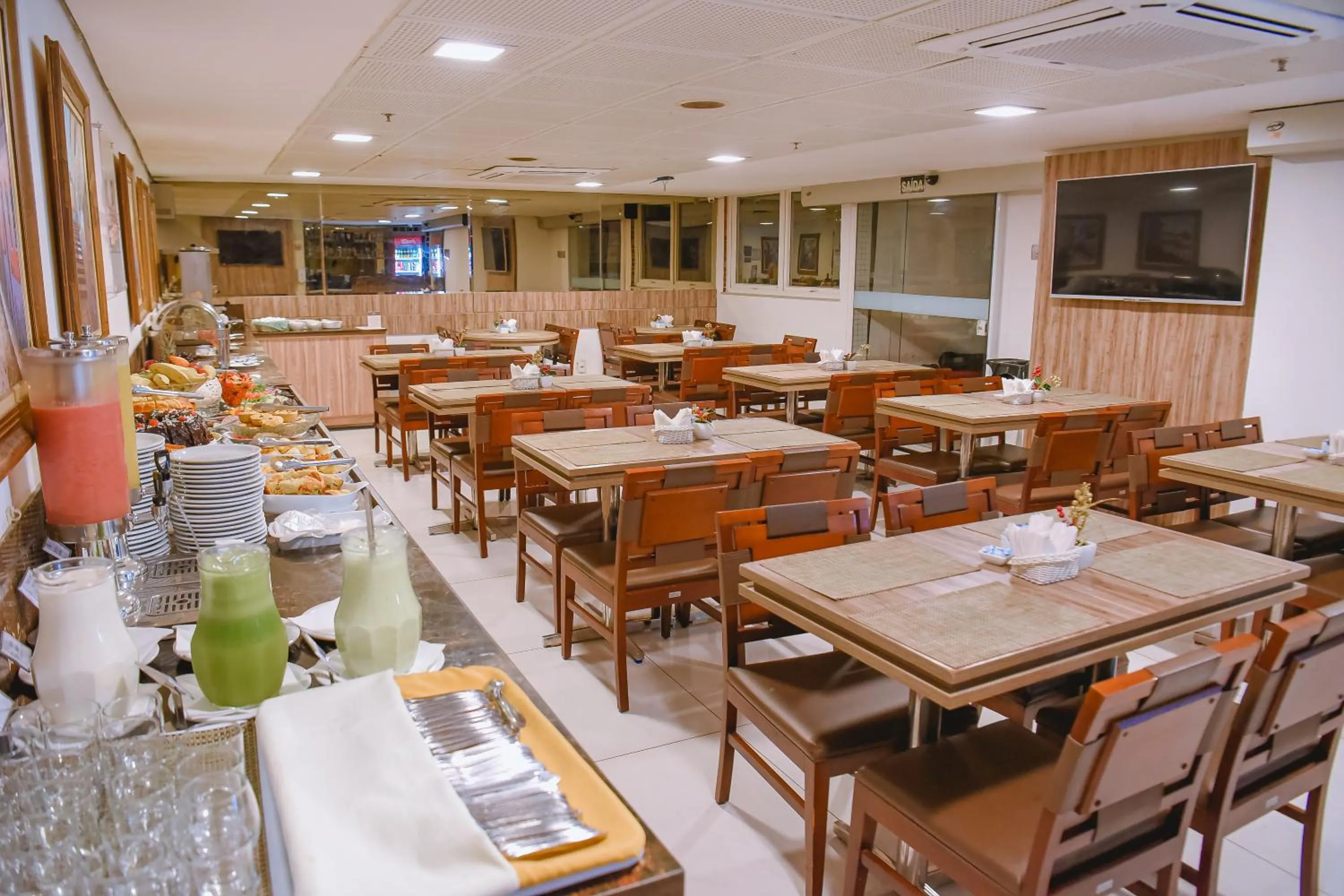 Restaurant/places to eat in Profissionalle Hotel São Luís