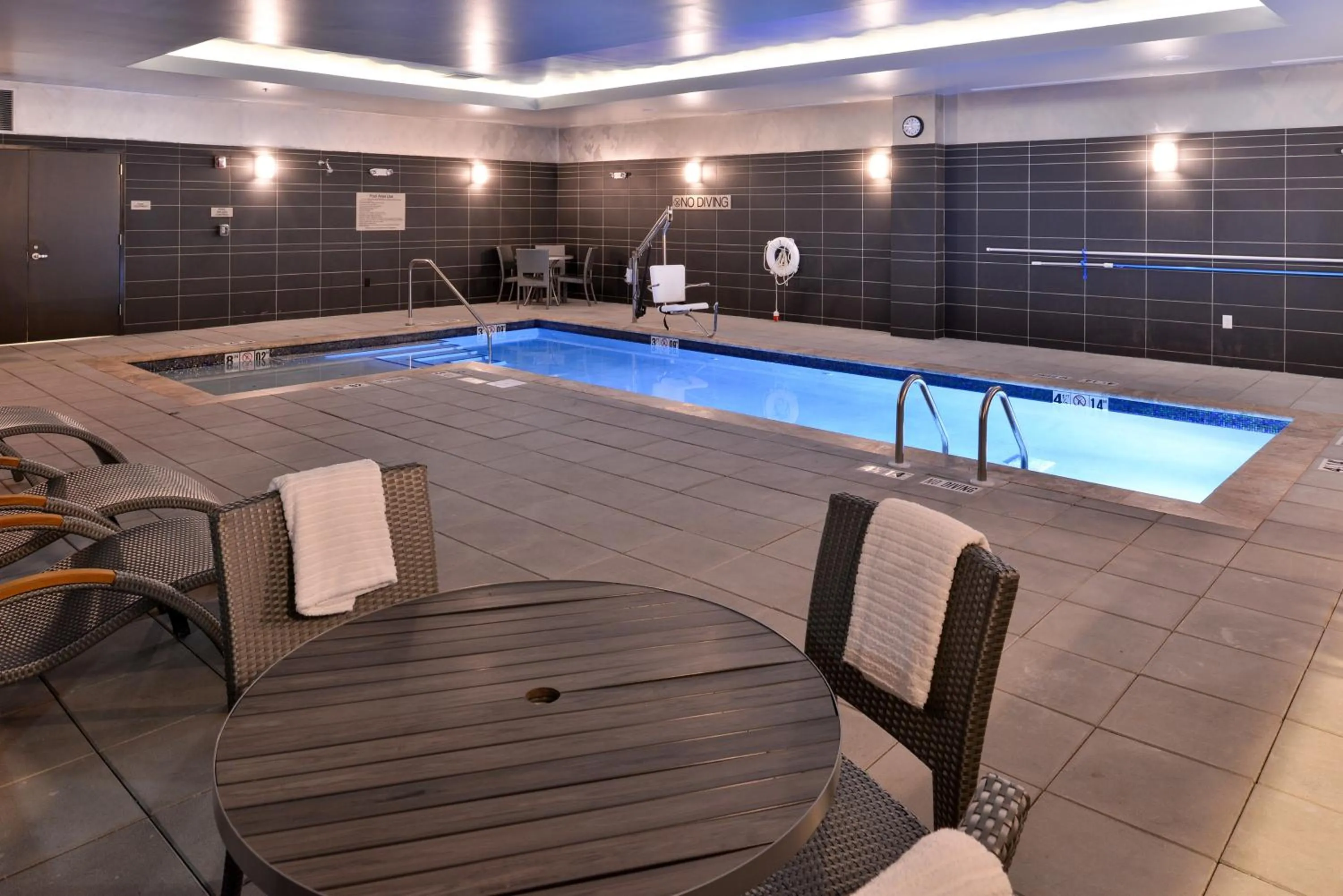 Swimming pool in SpringHill Suites by Marriott Raleigh Cary