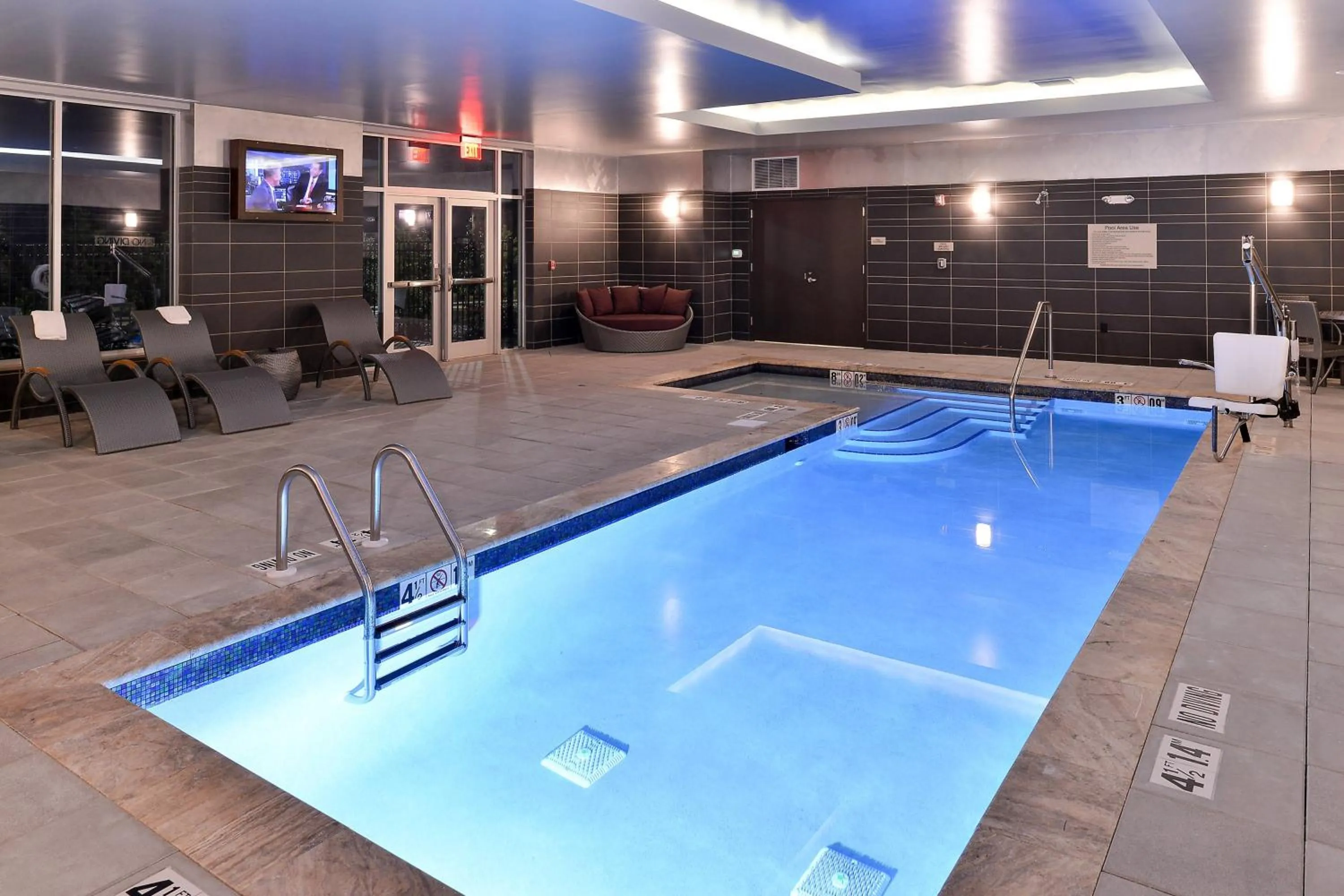 Swimming pool in SpringHill Suites by Marriott Raleigh Cary