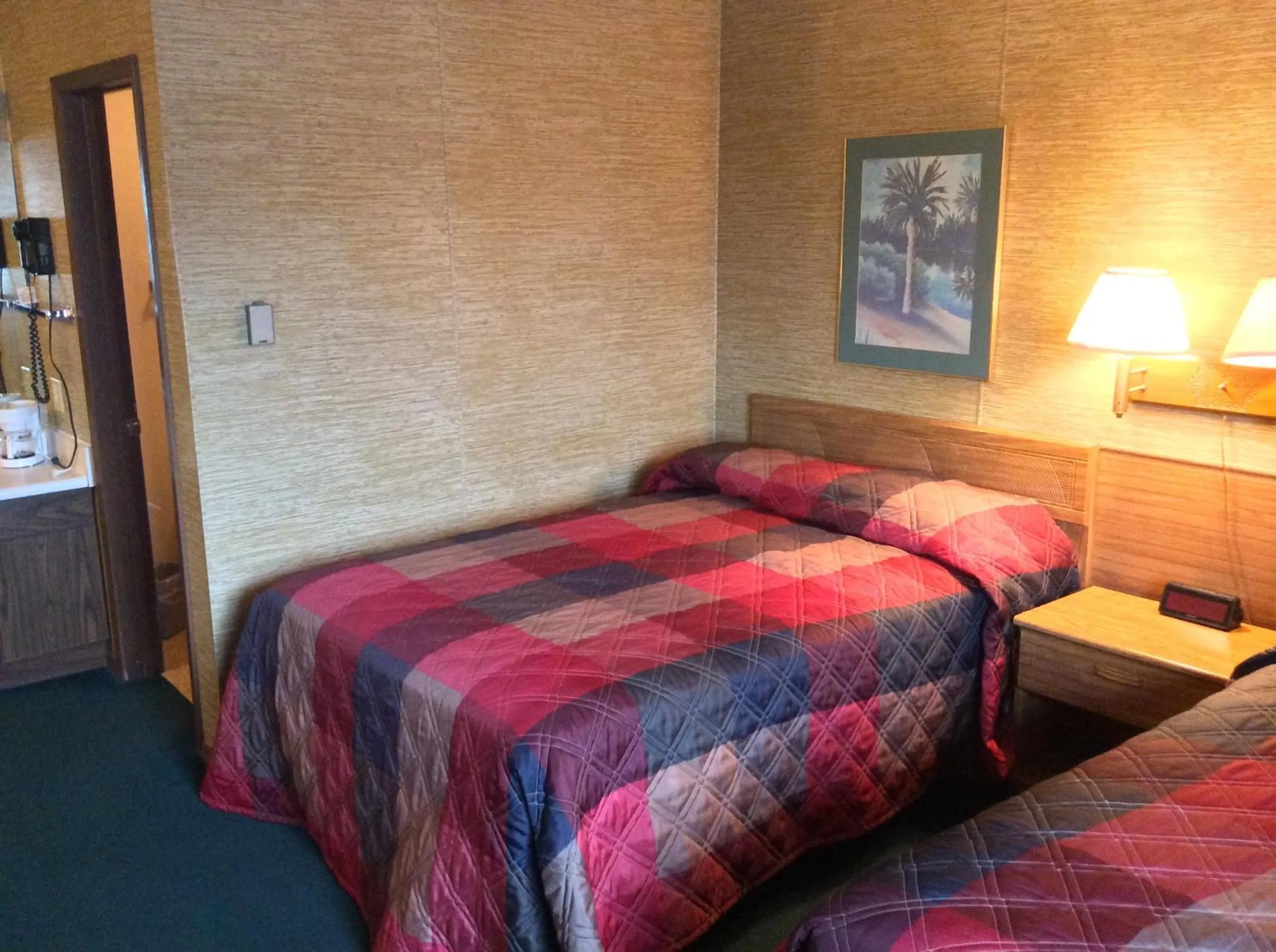 Bed in Burr Oak Motel