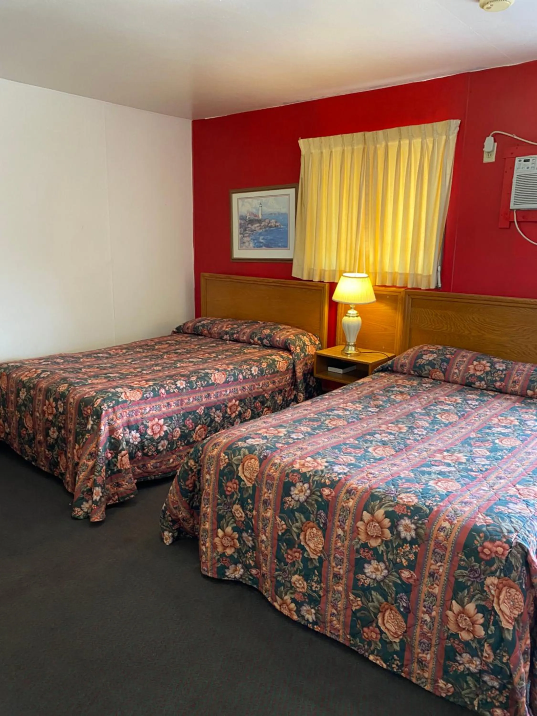 Bed in Burr Oak Motel