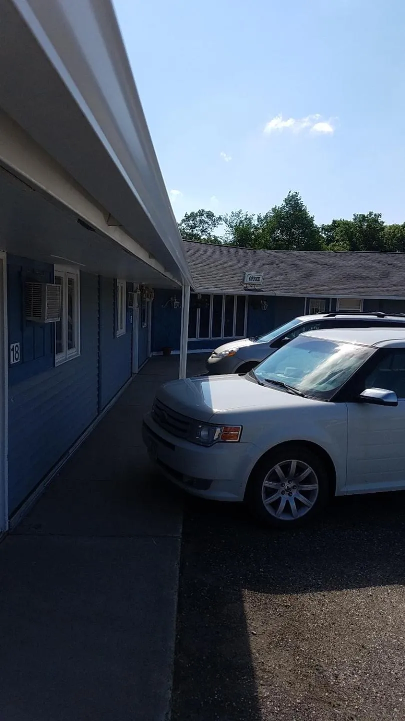 Property building in Burr Oak Motel
