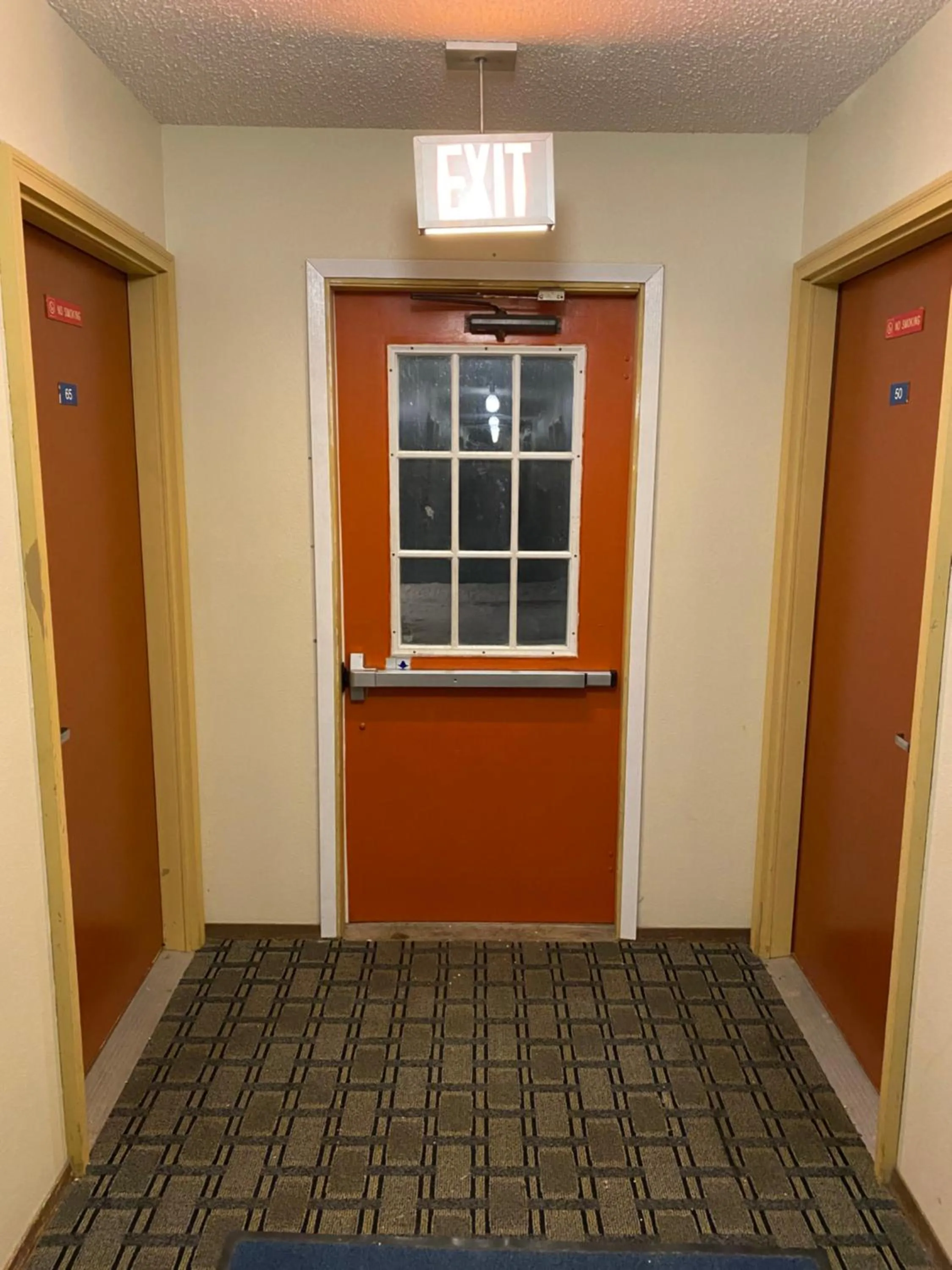 Facade/entrance in Burr Oak Motel