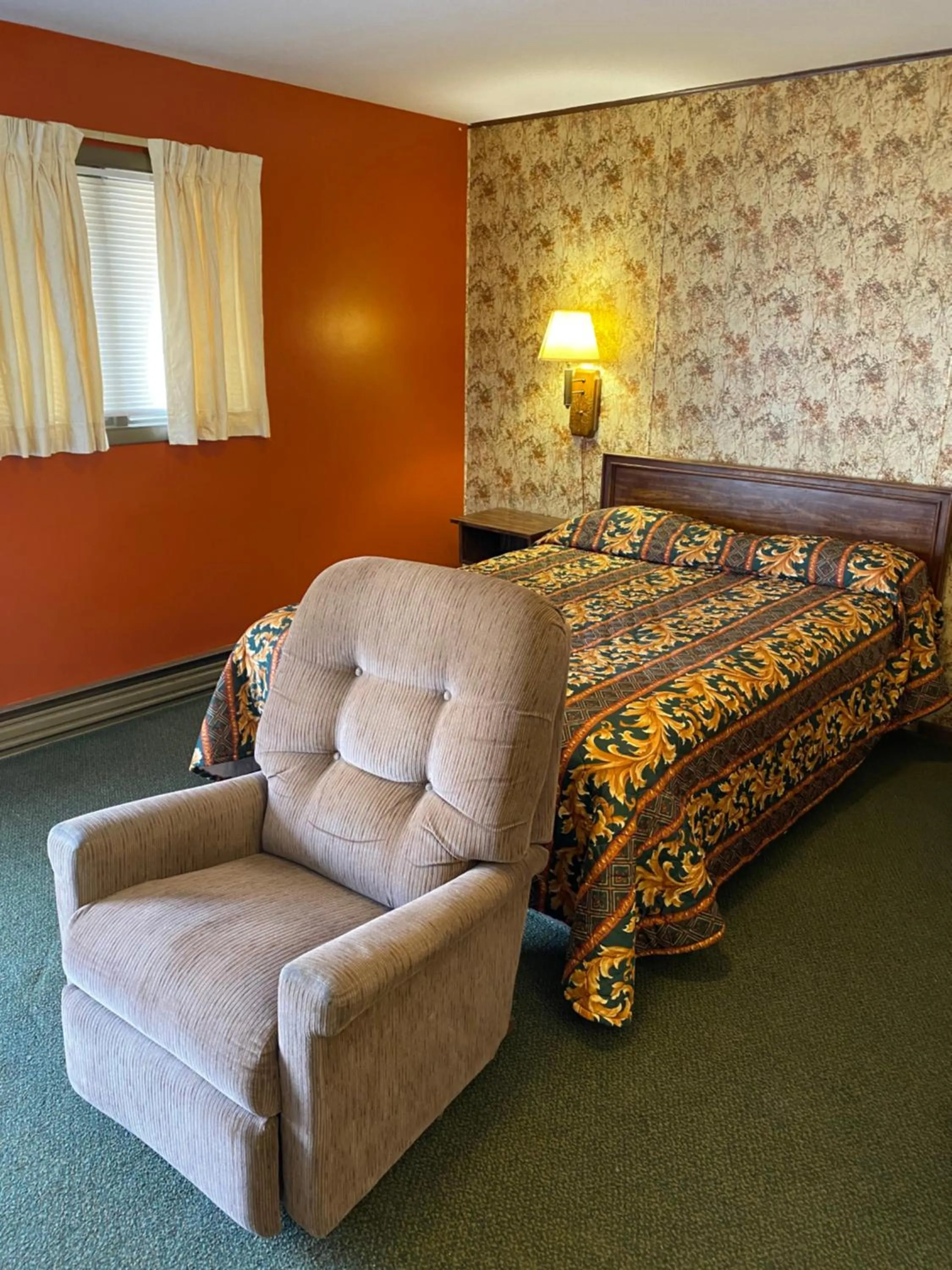 Bed in Burr Oak Motel
